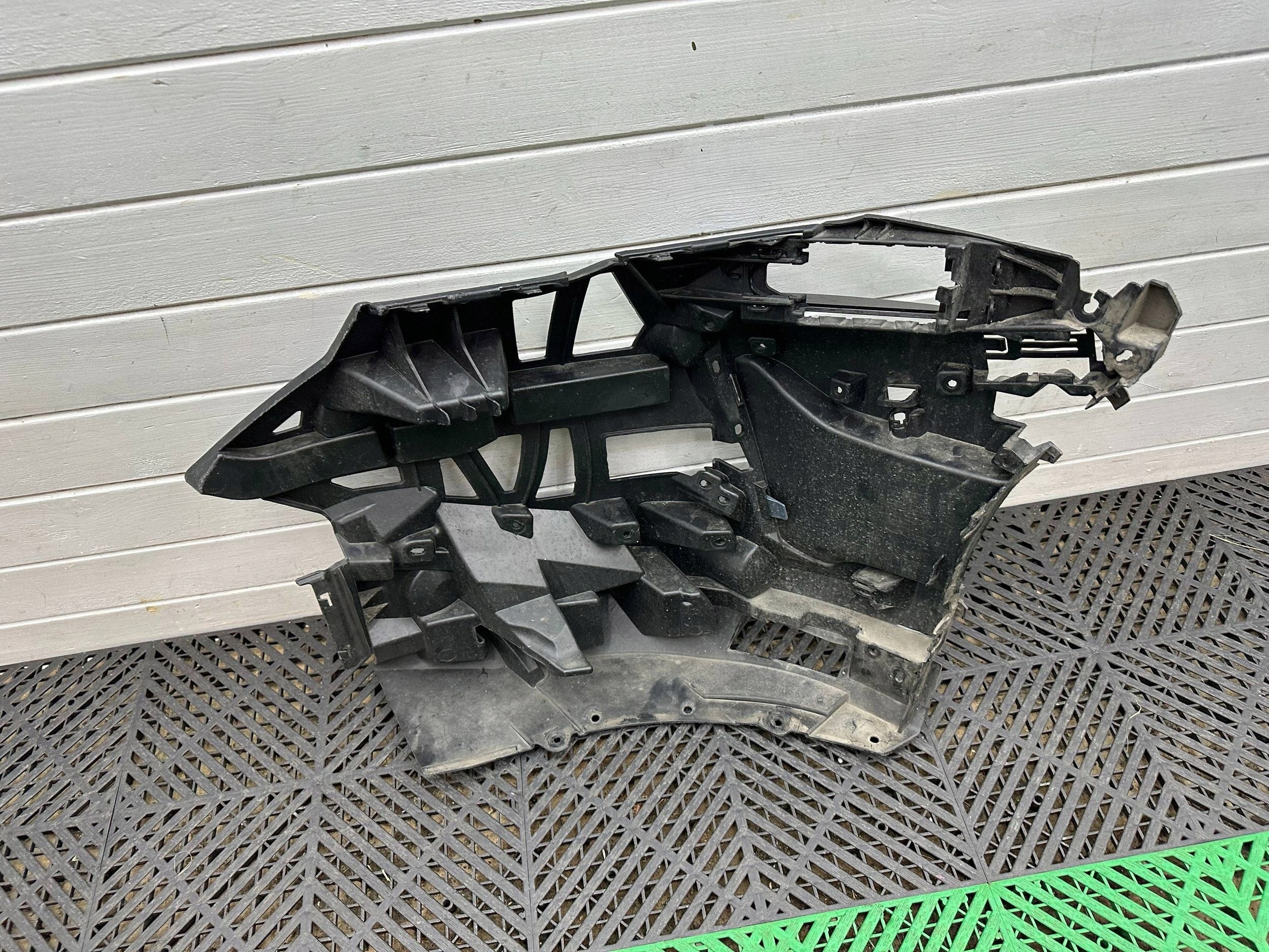 bumper bracket of the front front side right BMW 5 G60 G61 9879292