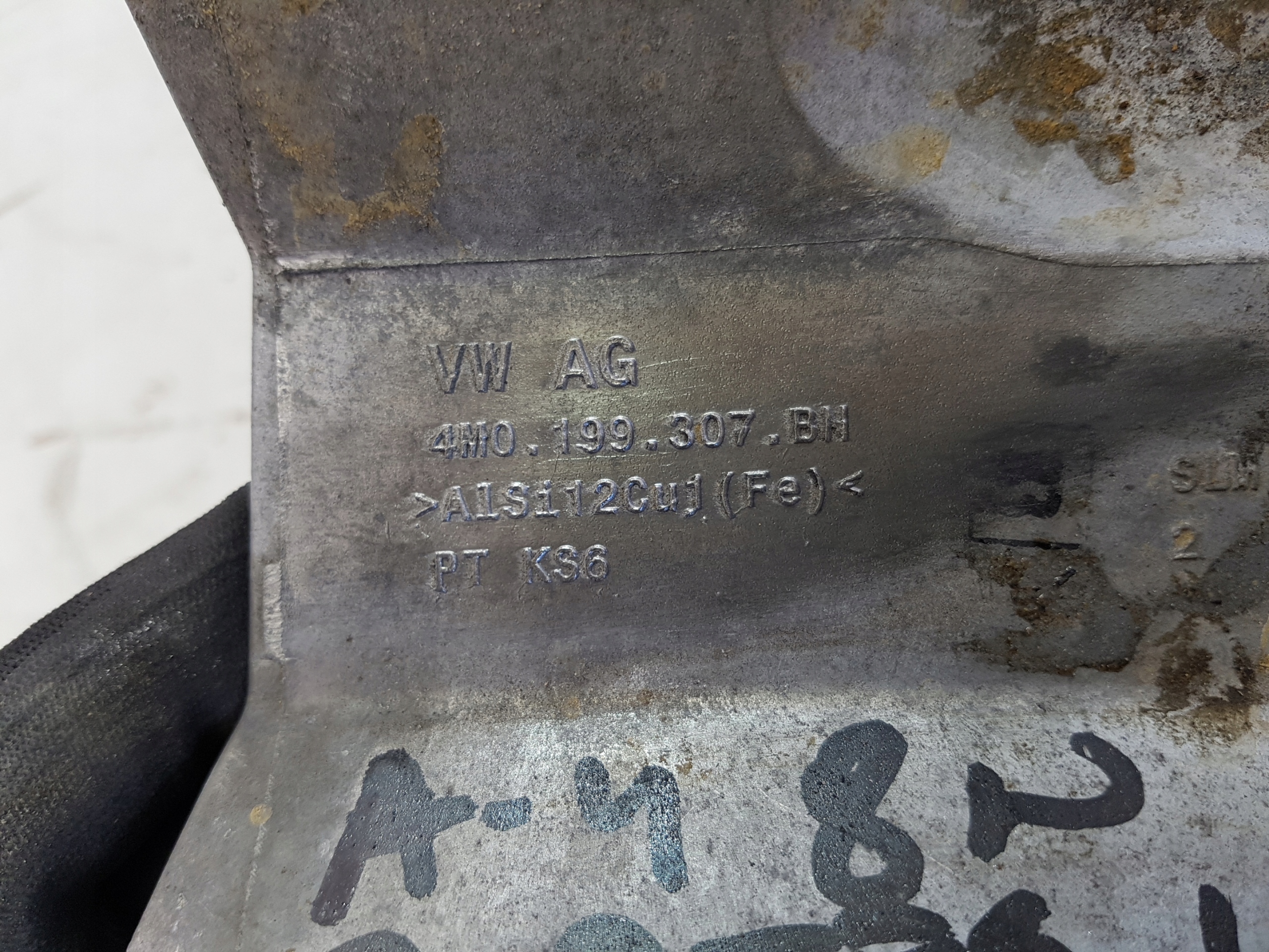 AUDI A4 B9 8W 2.0 TFSI SUPPORTO STAFFA MOTORE SINISTRA