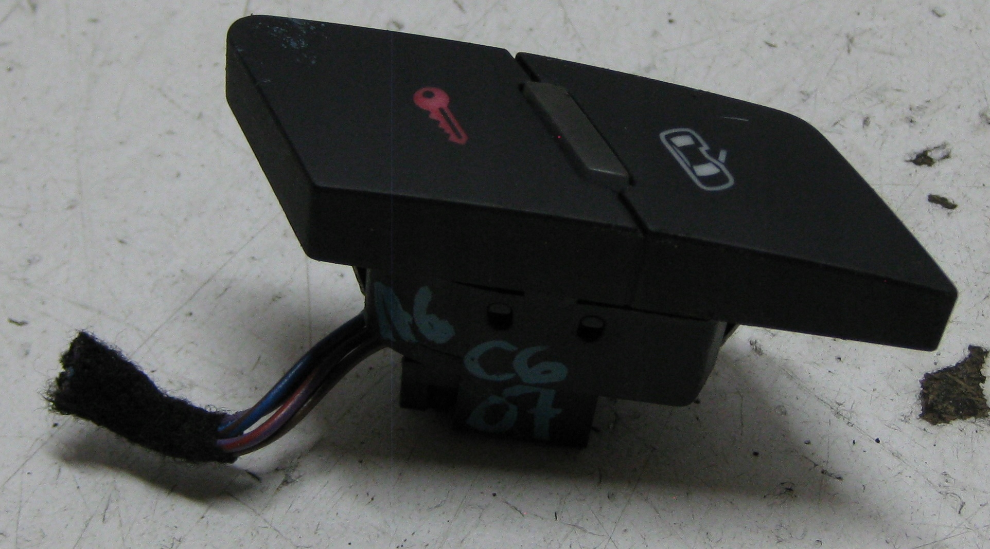 AUDI A6 C6 2.7 TDI 07R button switch central of a lock 4F1962107