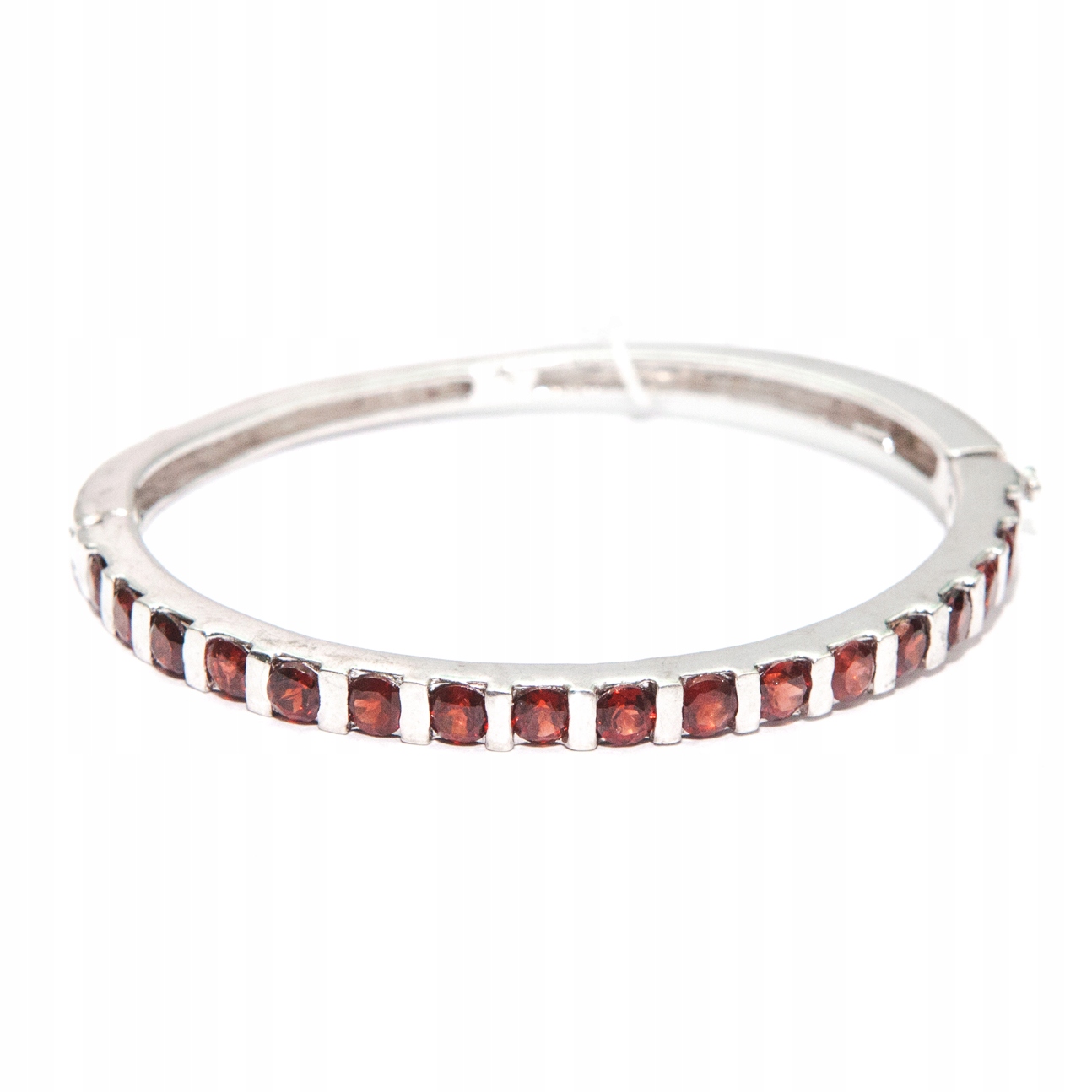 Stříbrný rovný pevný náramek s granáty stříbro 925