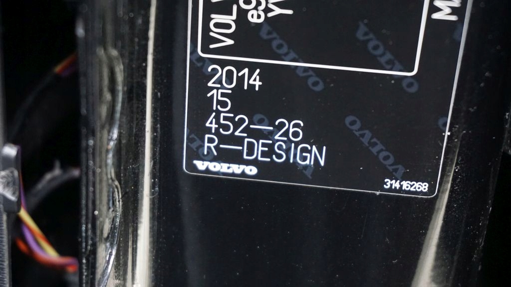 VOLVO S60 V60 LIFT - Cofano nero 452