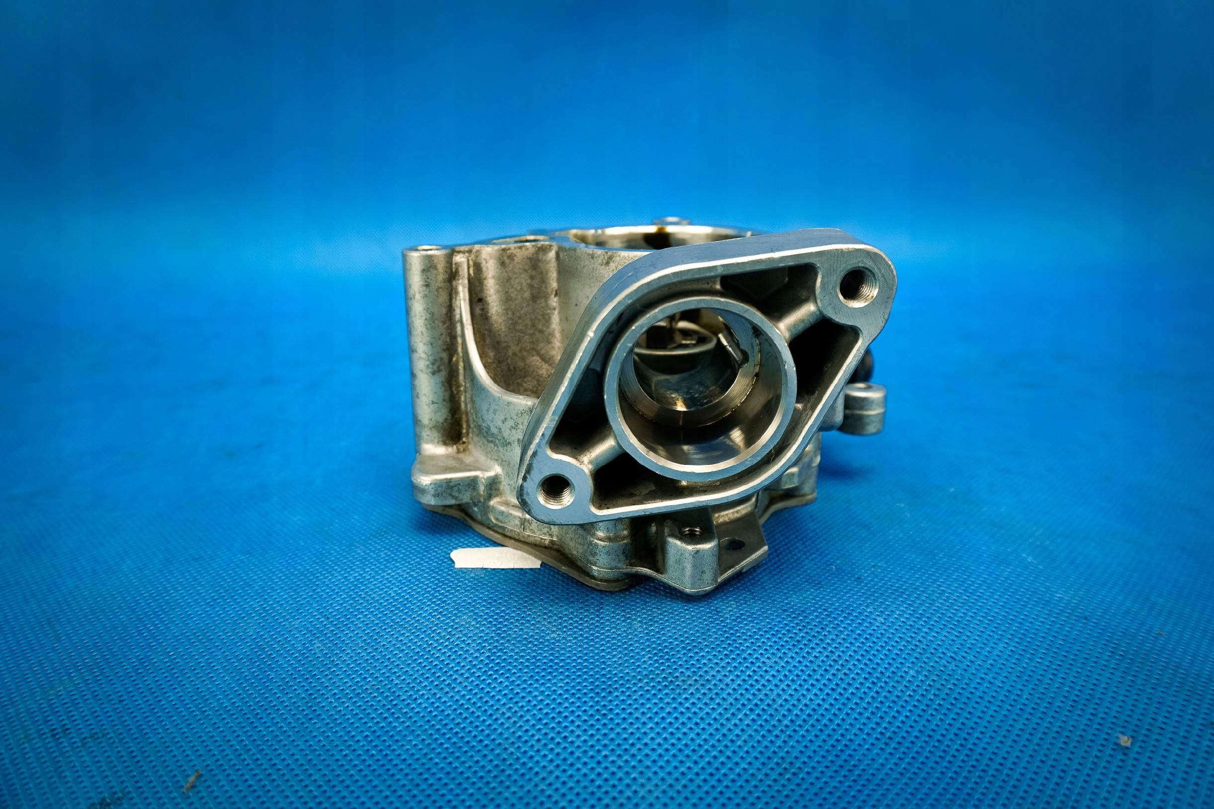 pump vacual vacum Audi S3 A6 VW 06L145100B