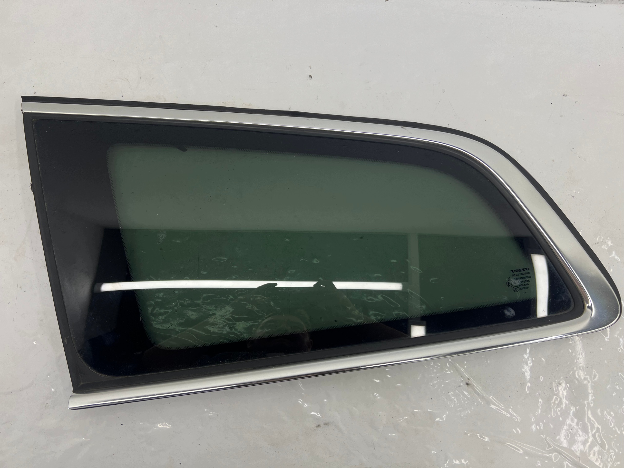 VOLVO V60 II 18R- KOMBI window window bodywork left rear part AS3