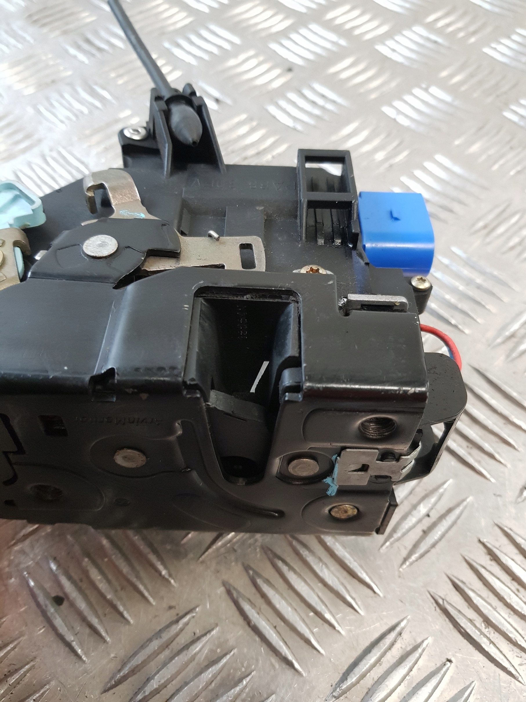 lock door left front 9PIN 3D1837015 VW TOURAN and 04R