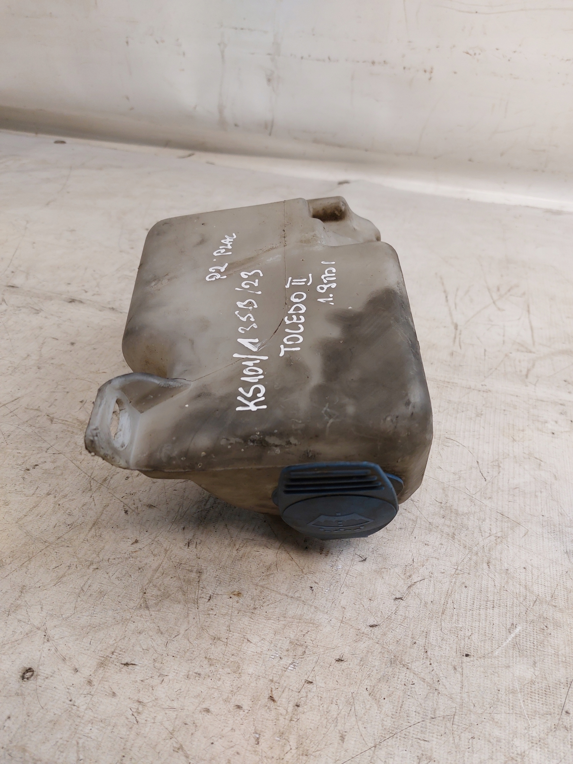 washer fluid tank SEAT TOLEDO II LEON and