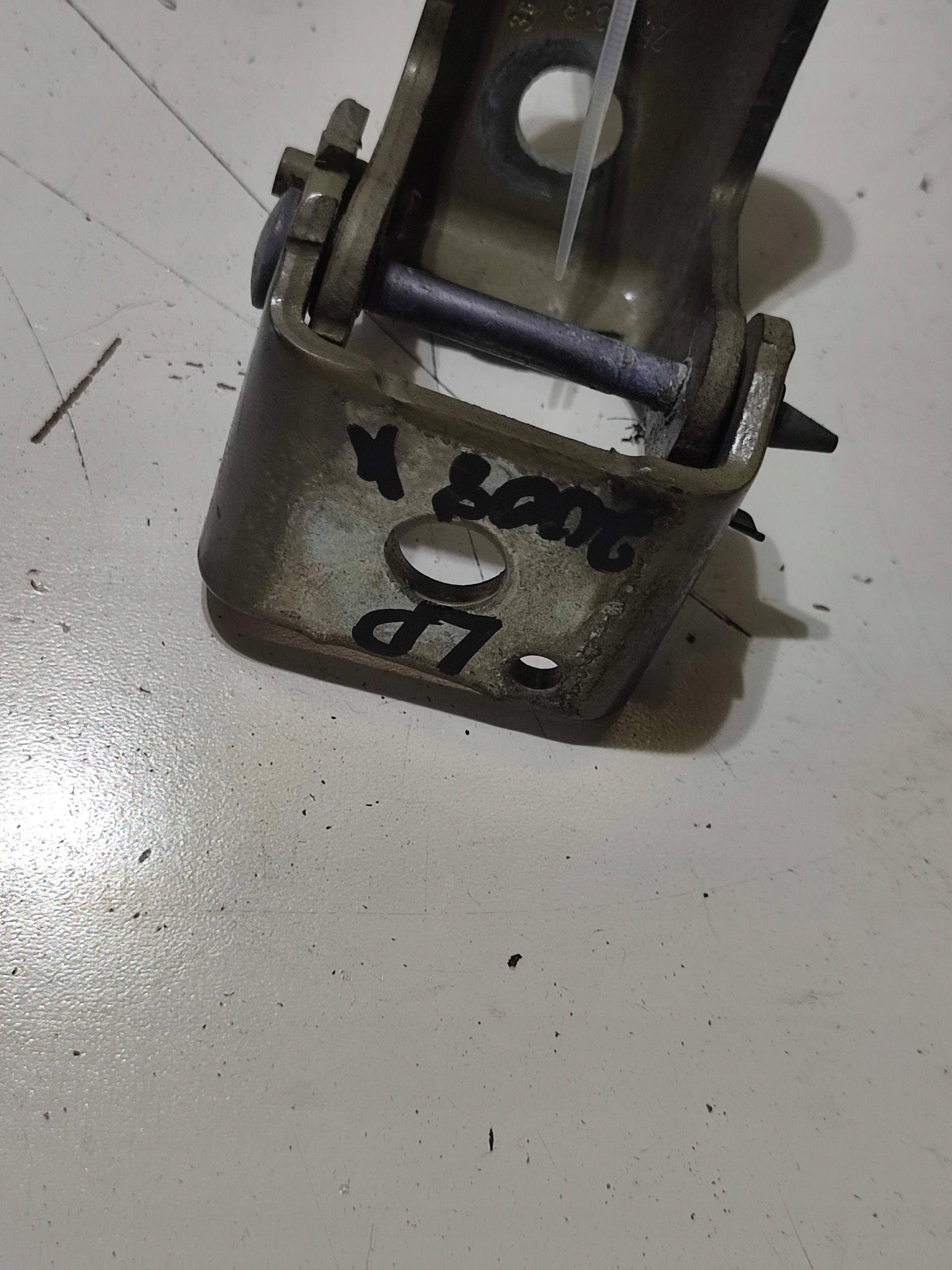 Peugeot 2008 II 2020 front side left hinges door przednich