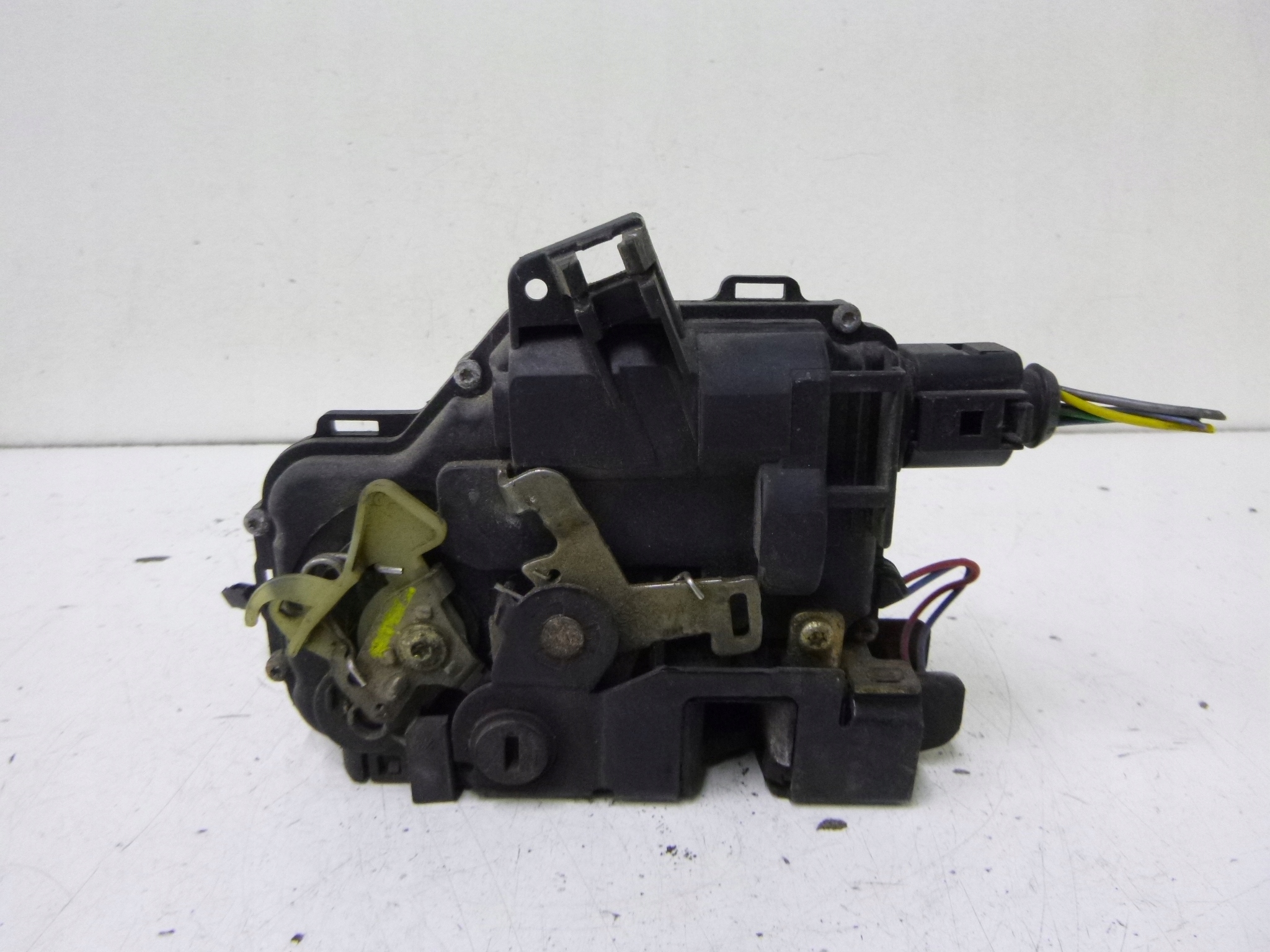 lock rear part left Skoda Octavia 2000r.