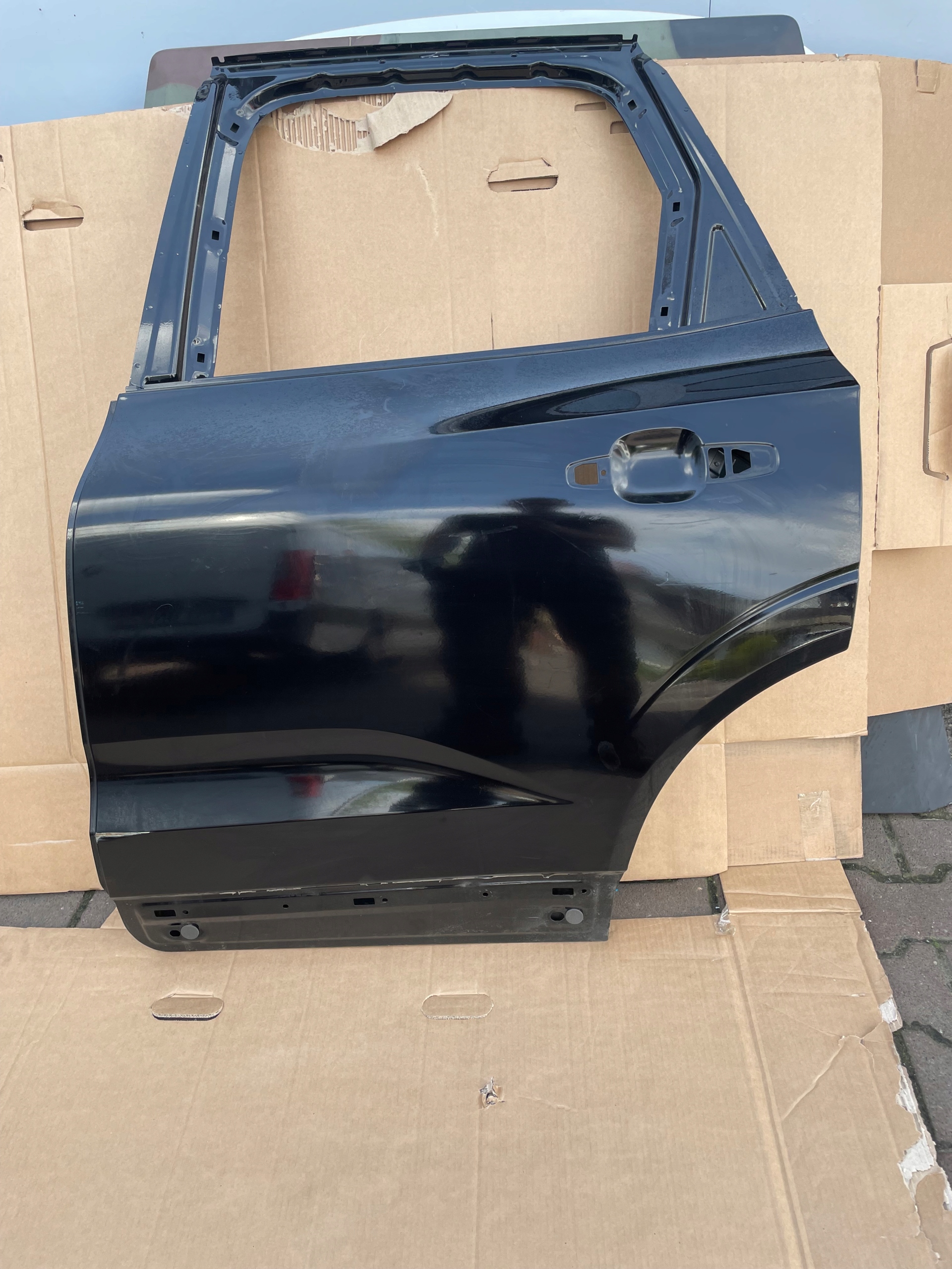 VOLVO XC60 II TYLNE LEWE DRZWI LEWY TYL GIELDA LADNE