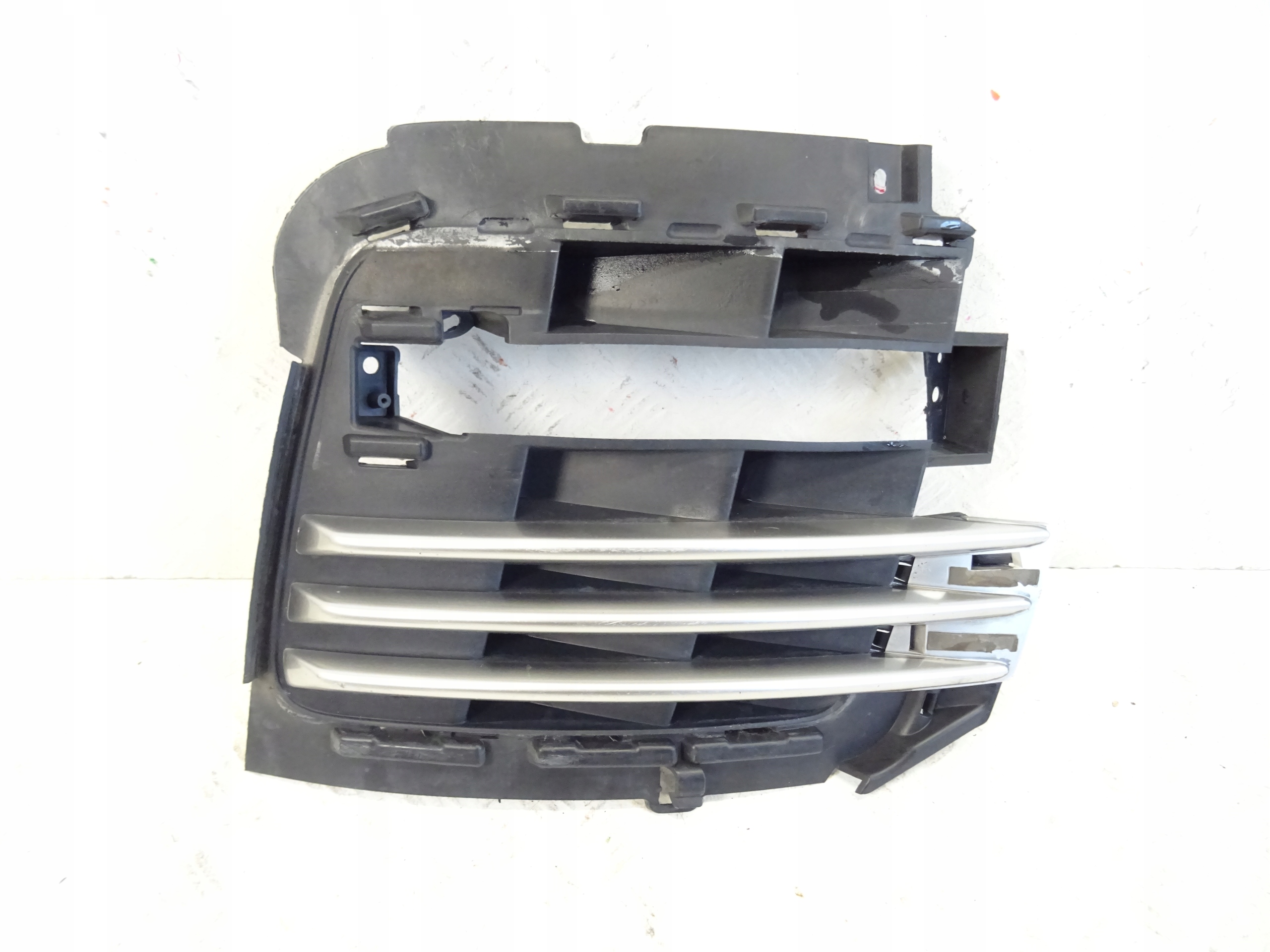 grid of a bumper front front left RANGE ROVER VOGUE L405 JK52-R7081-EB