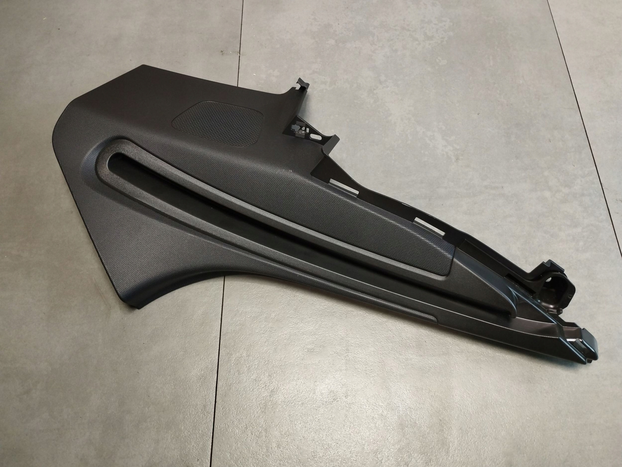 Audi A5 B10 KOMBI holder rolety boot left rear part 8B9867245A