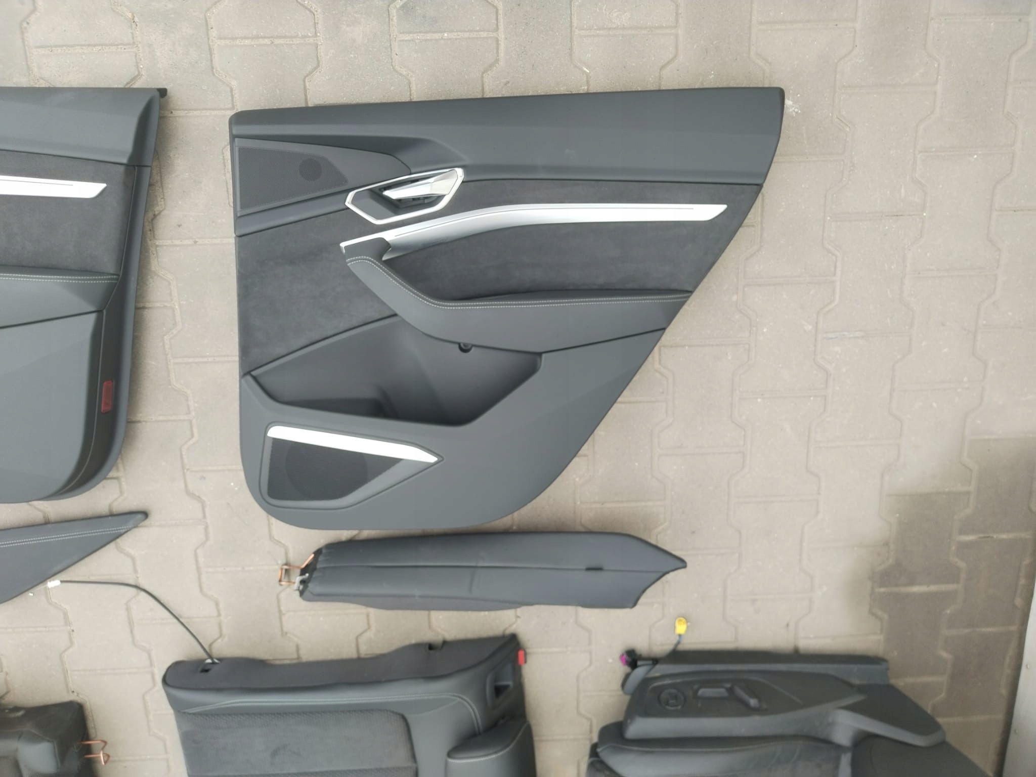 Audi E-TRON SPORTBACK suv кресла комплект s