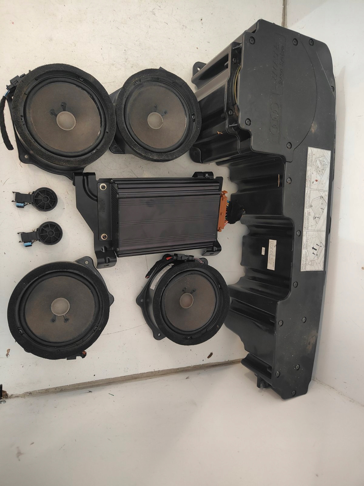 SUBWOOFER GLOSNIKI BOSE 8Z0035382 AUDI A2