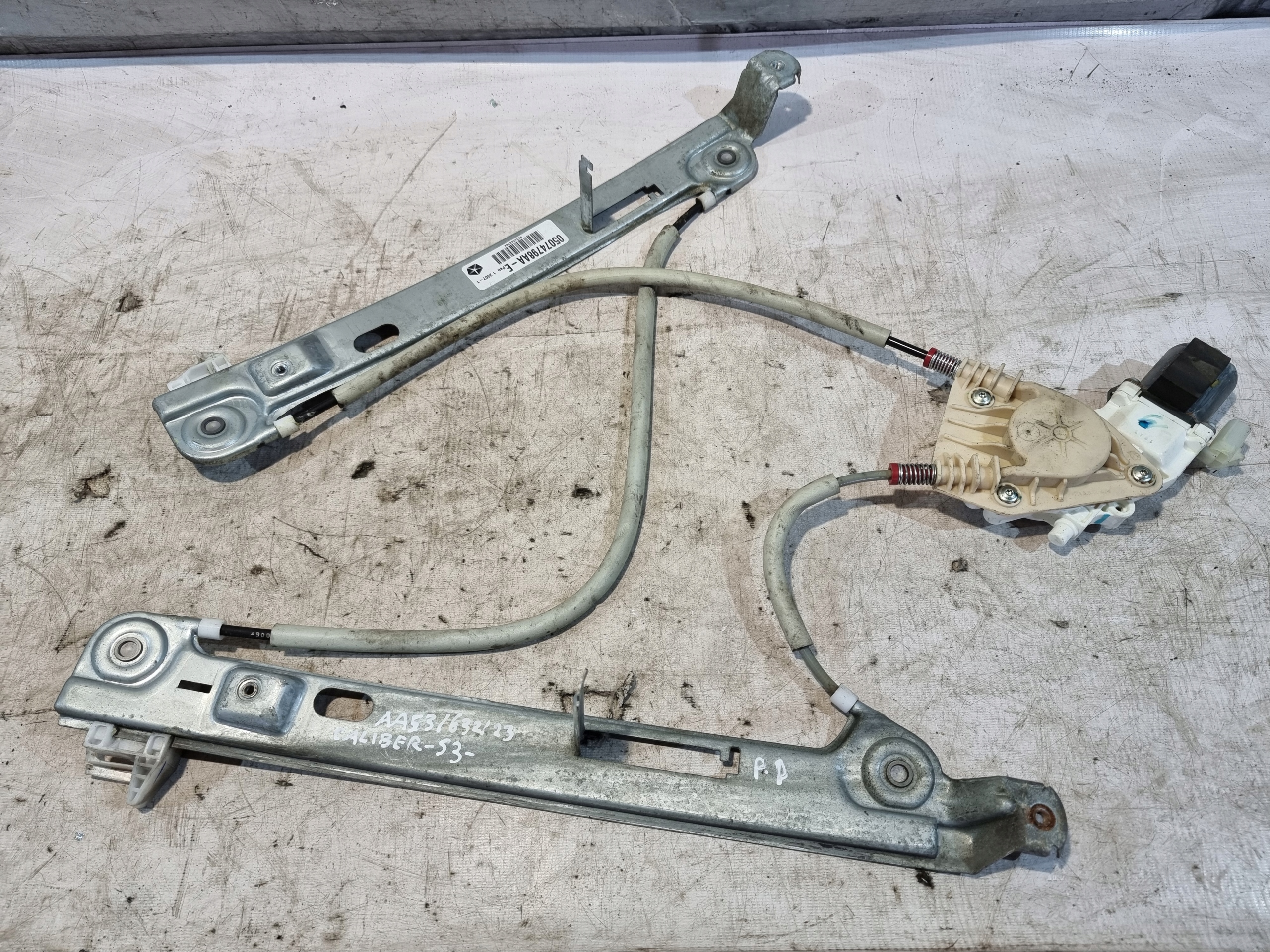 window regulator right front OE 05074798AA DODGE CALIBER 07r