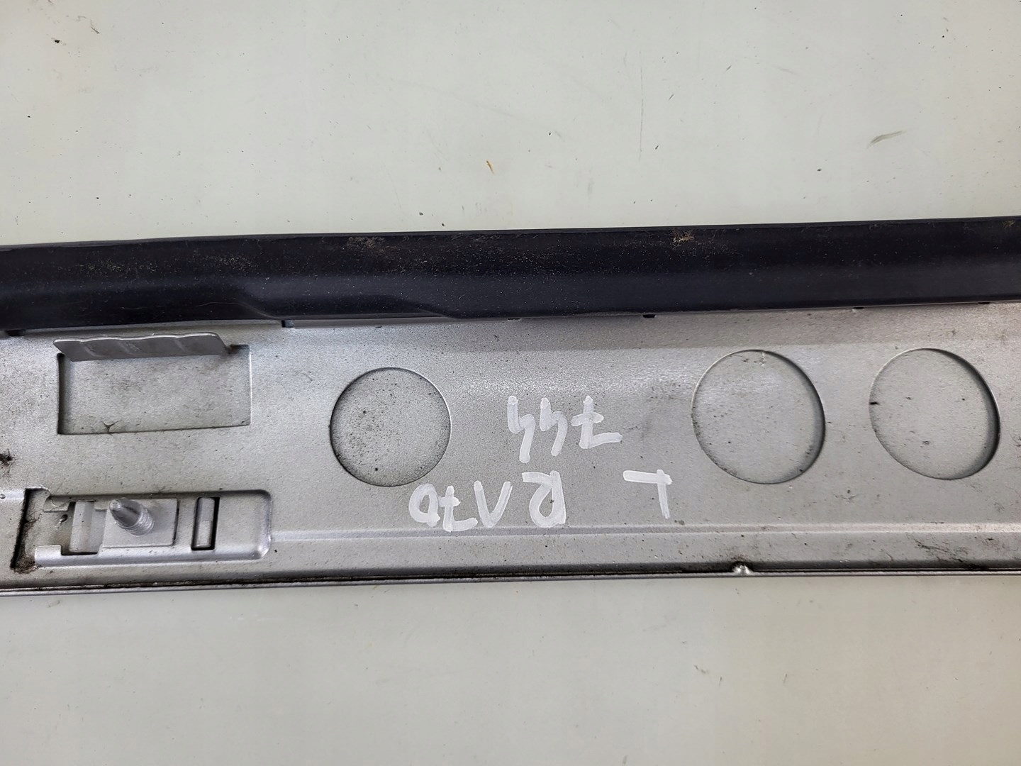 MERCEDES SLK R170 LIFT moulding windows windscreen left pillar left 744