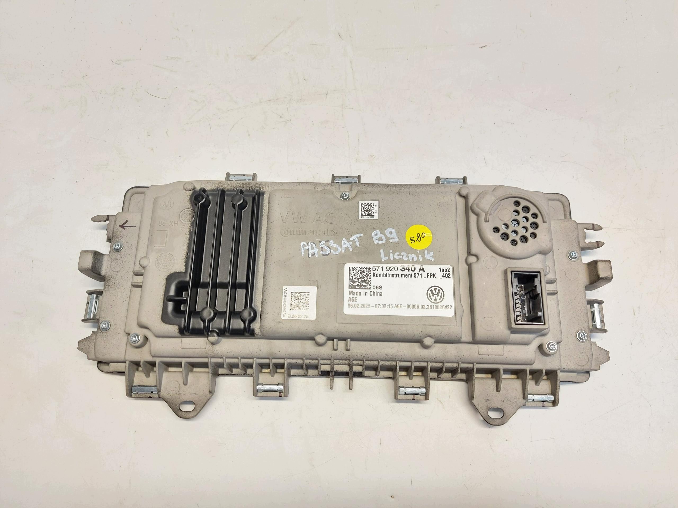 VW Passat R B9 3J0 2025r dials display 1.5 e-tsi 571920340