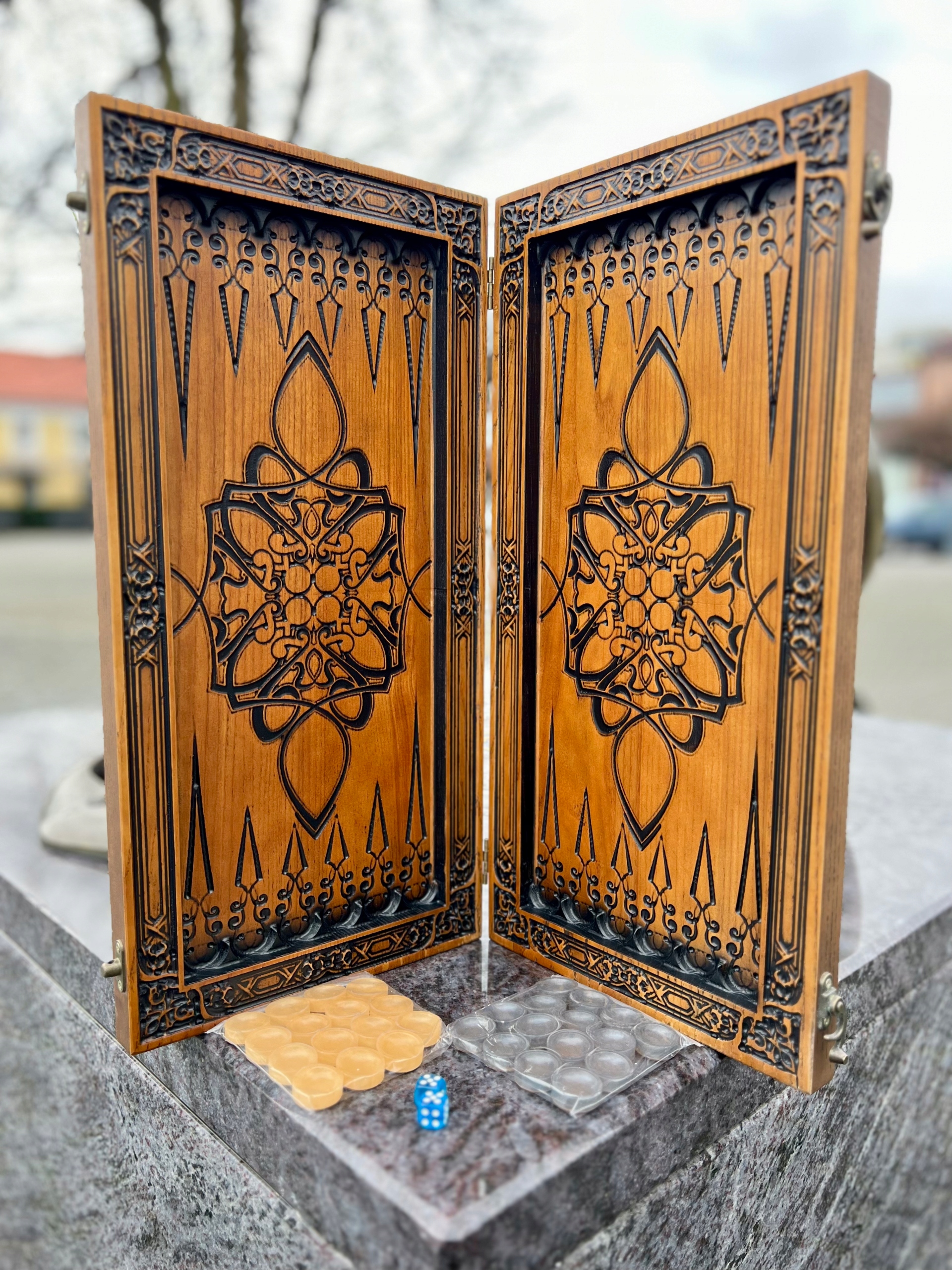 Drewniany Backgammon - Wzór Kozak z Mieczem Typ Podstawa