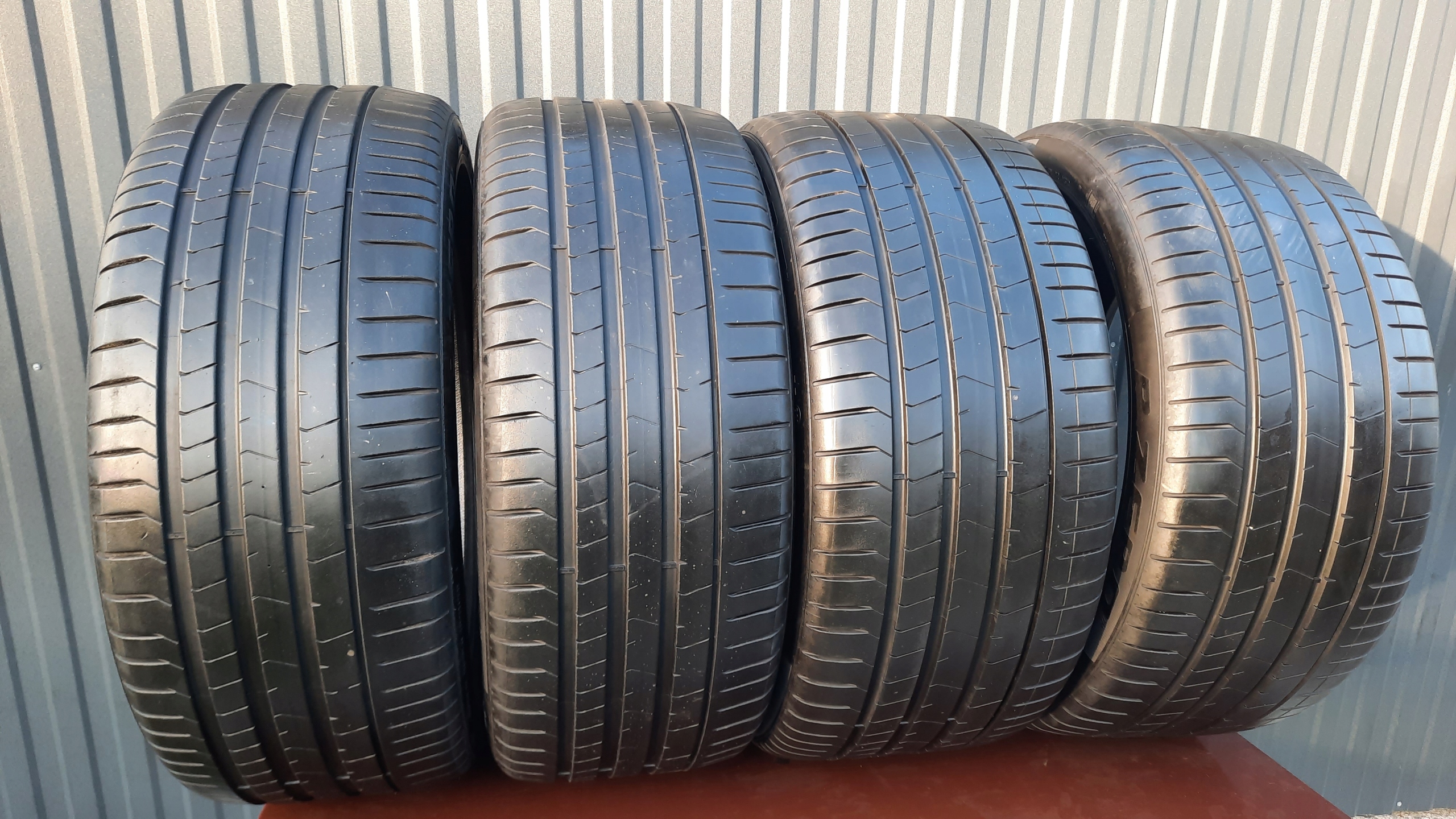 315/35r21 275 / 40R21 Pirelli P Zero PZ4 RunFlat 19r