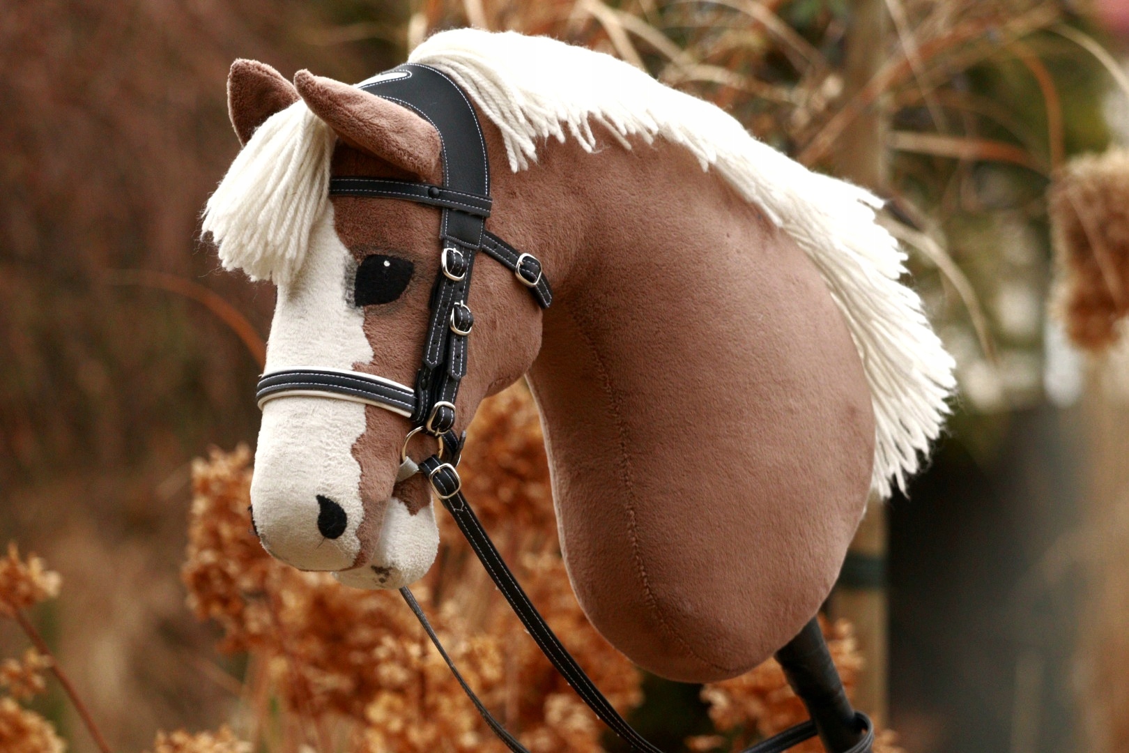 Ogłowie angielskie A3 z serduszkiem dla hobby horse czarno- białe