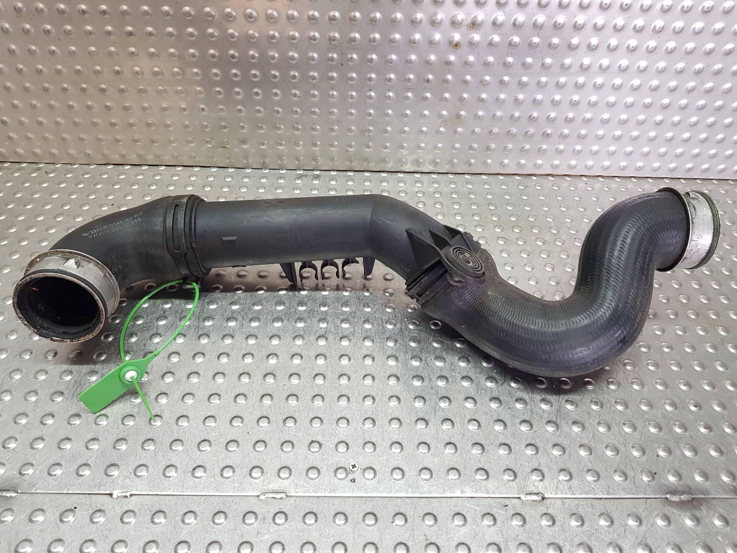 Schlauch intercooler 3C0145770B AUDI A3 8P0 GOLF V PASSAT B6 1.9TDI BLS