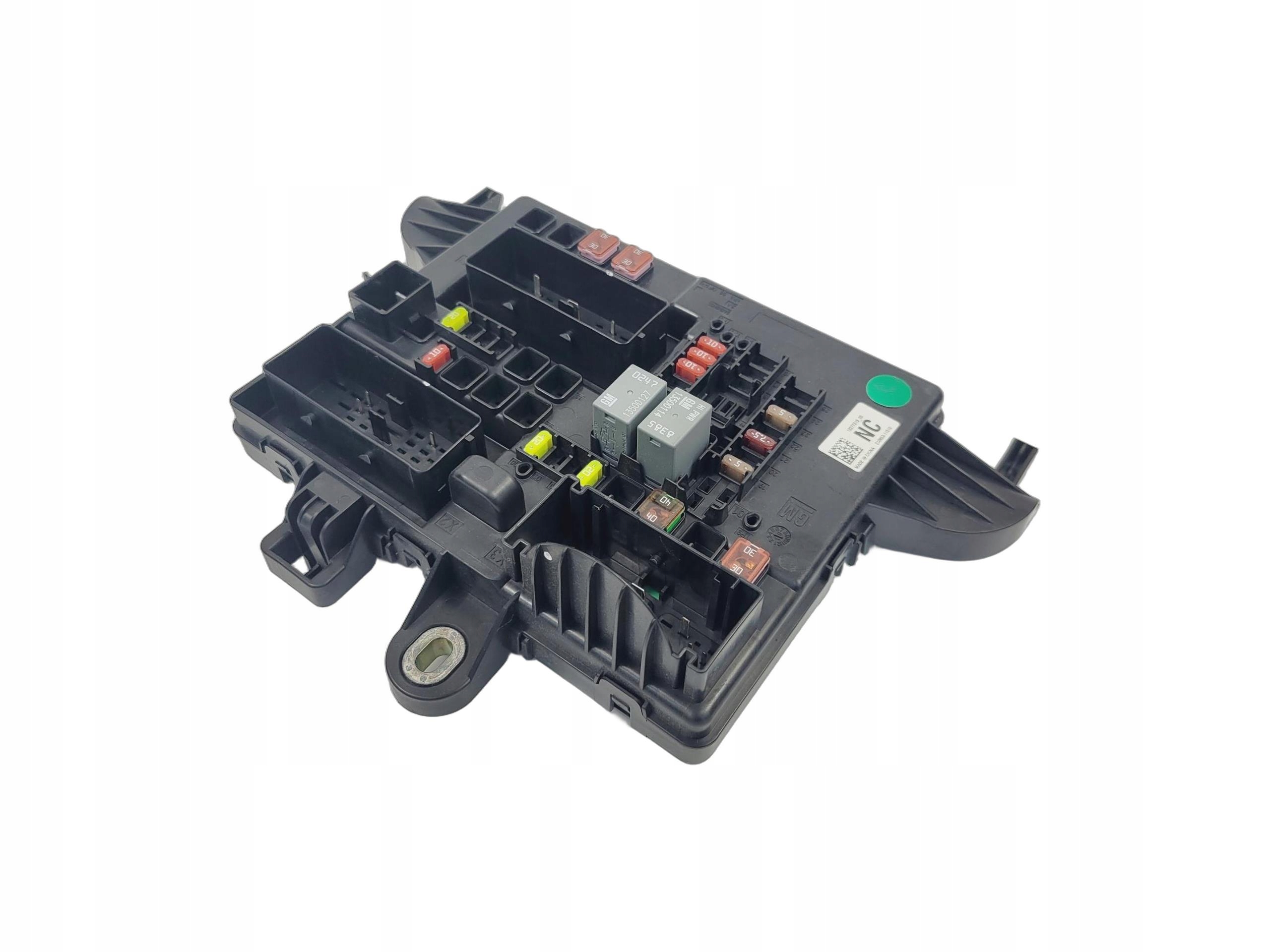 Module fusibles OPEL INSIGNIA A 13277319