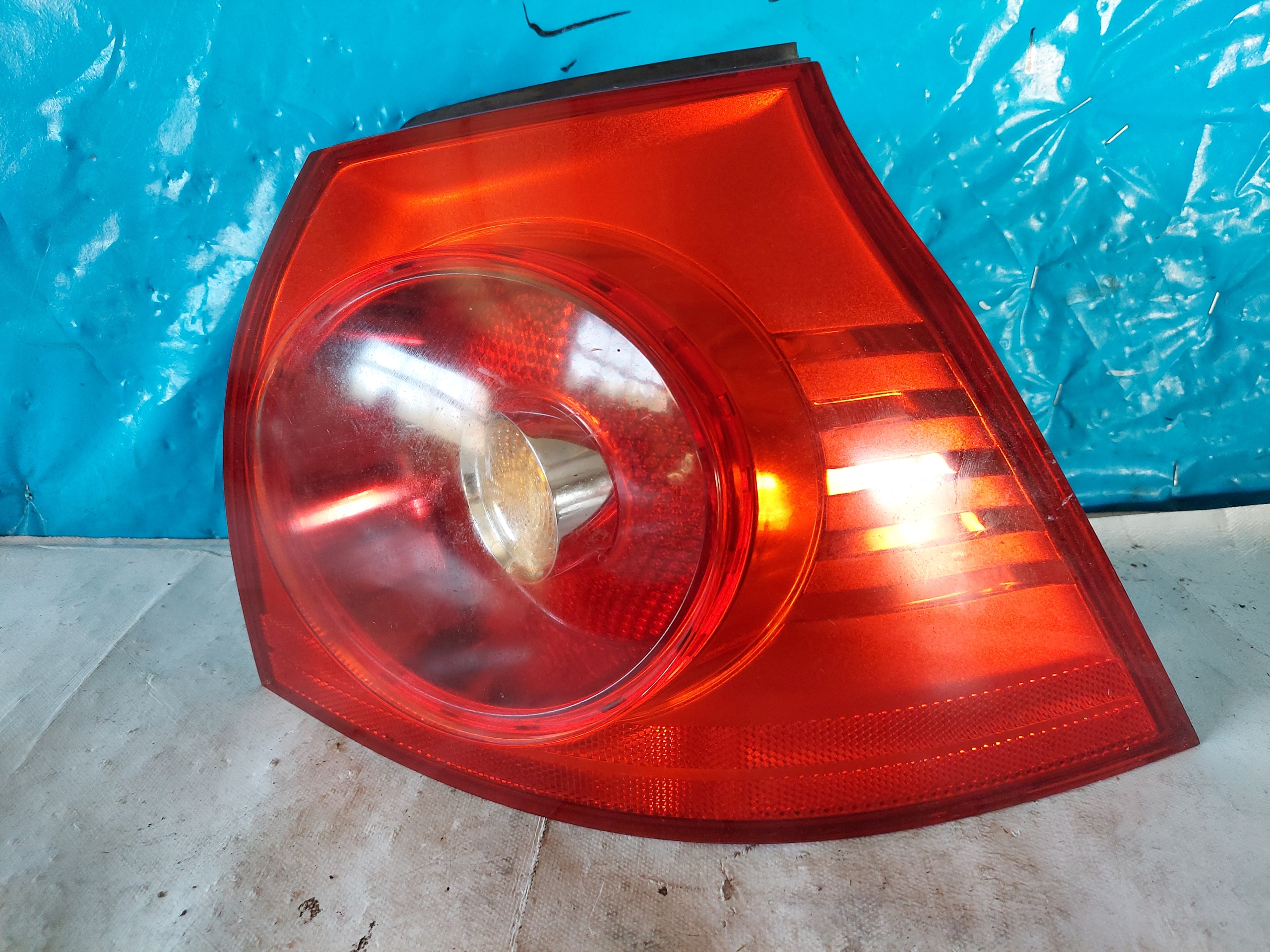 light GOLF V HB 1K6945096 right rear part