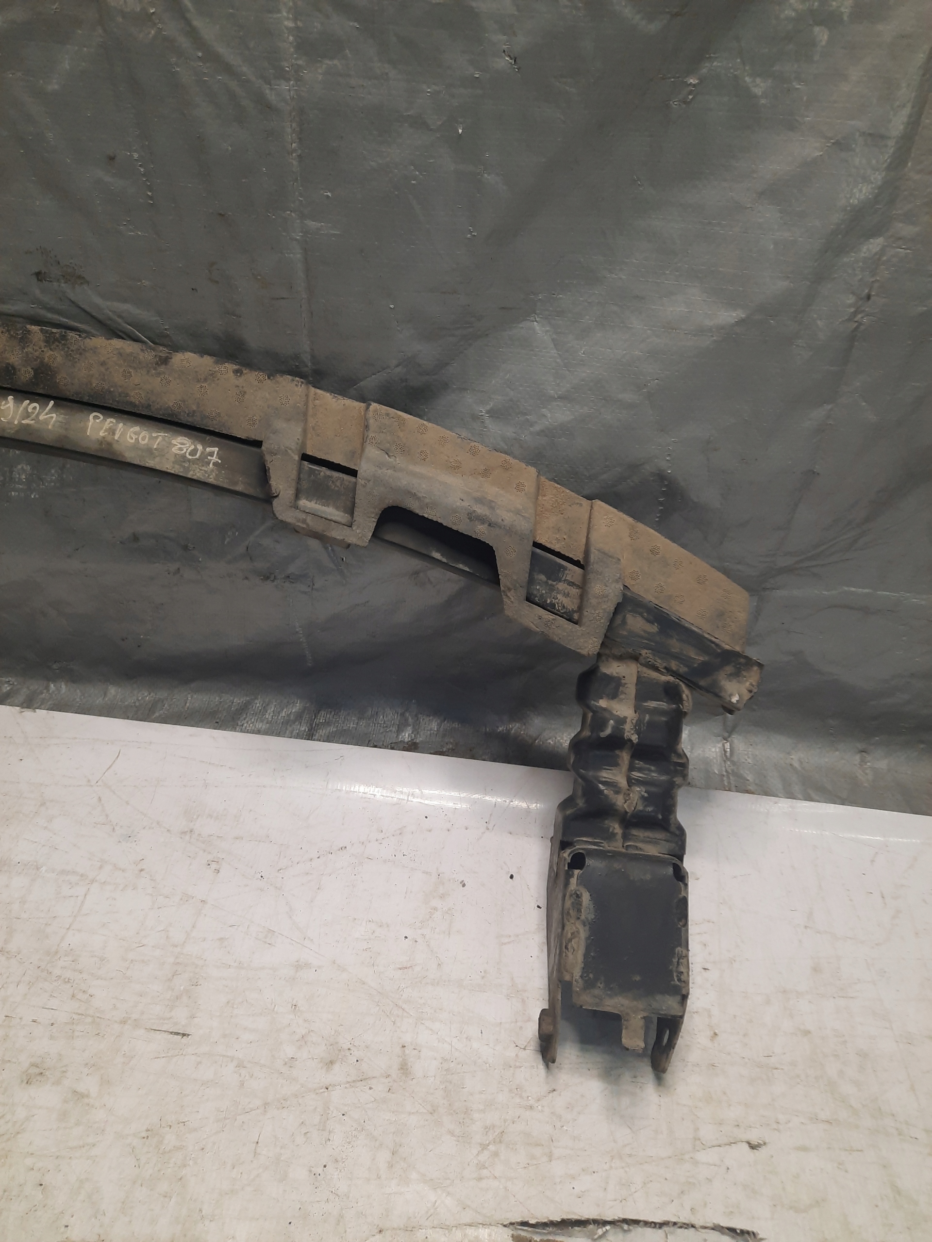 výztuha pod nárazník Citroen C8 Peugeot 807 2.2HDI předek