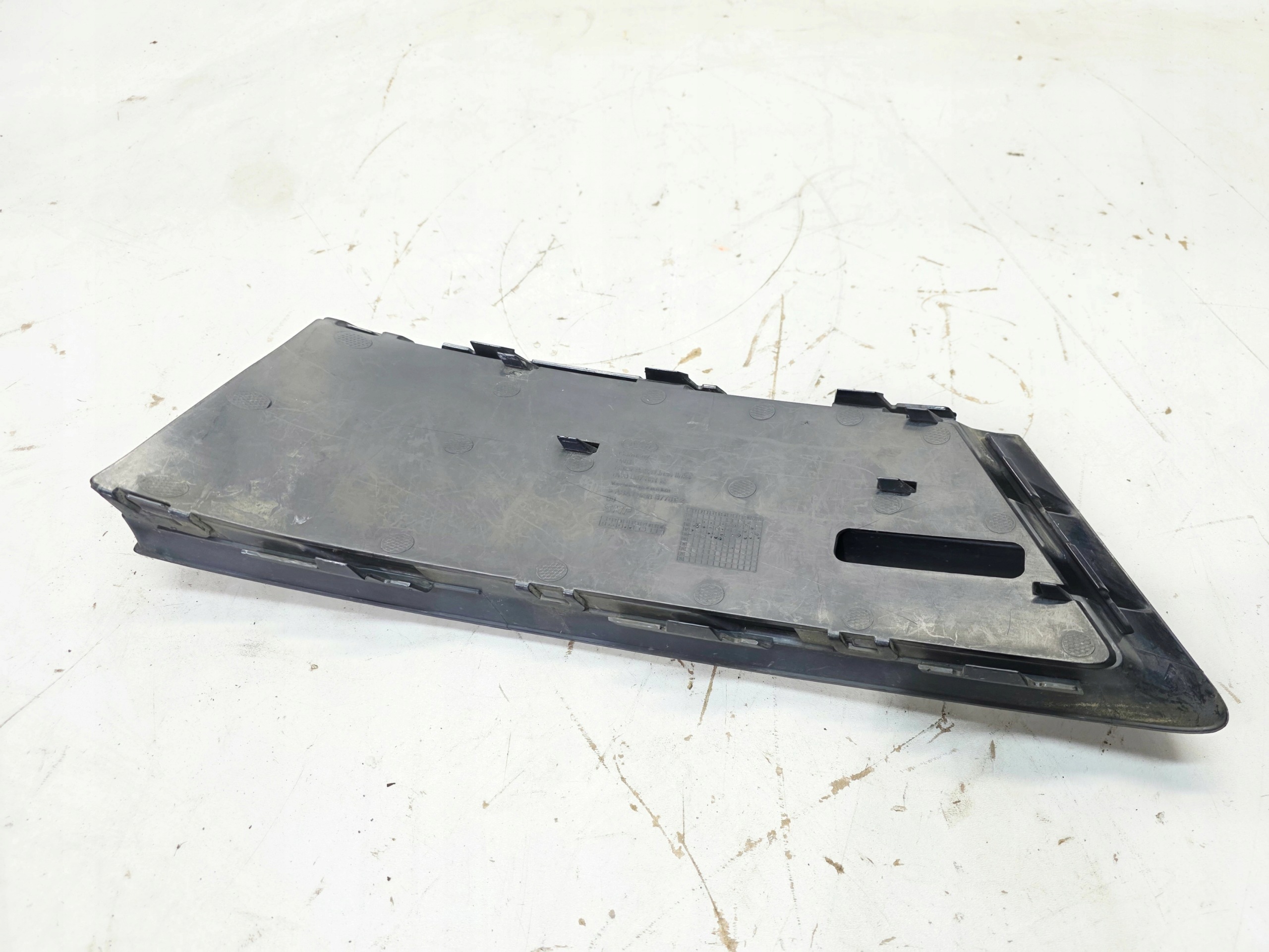 grid grille of a bumper left front AUDI A4 B9 8W0807681R