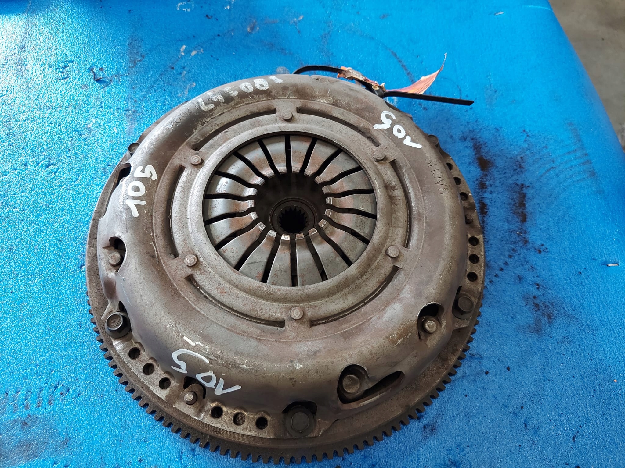 clutch wheel SZTYWNE FOCUS II 1.6 B 98MN6375BA