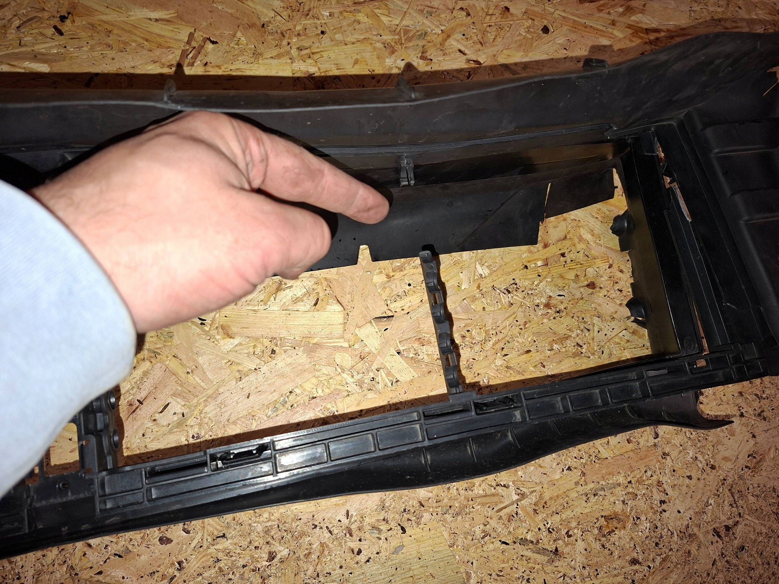 тунель воздушный для интеркулера seat Ateca 5q0122323a