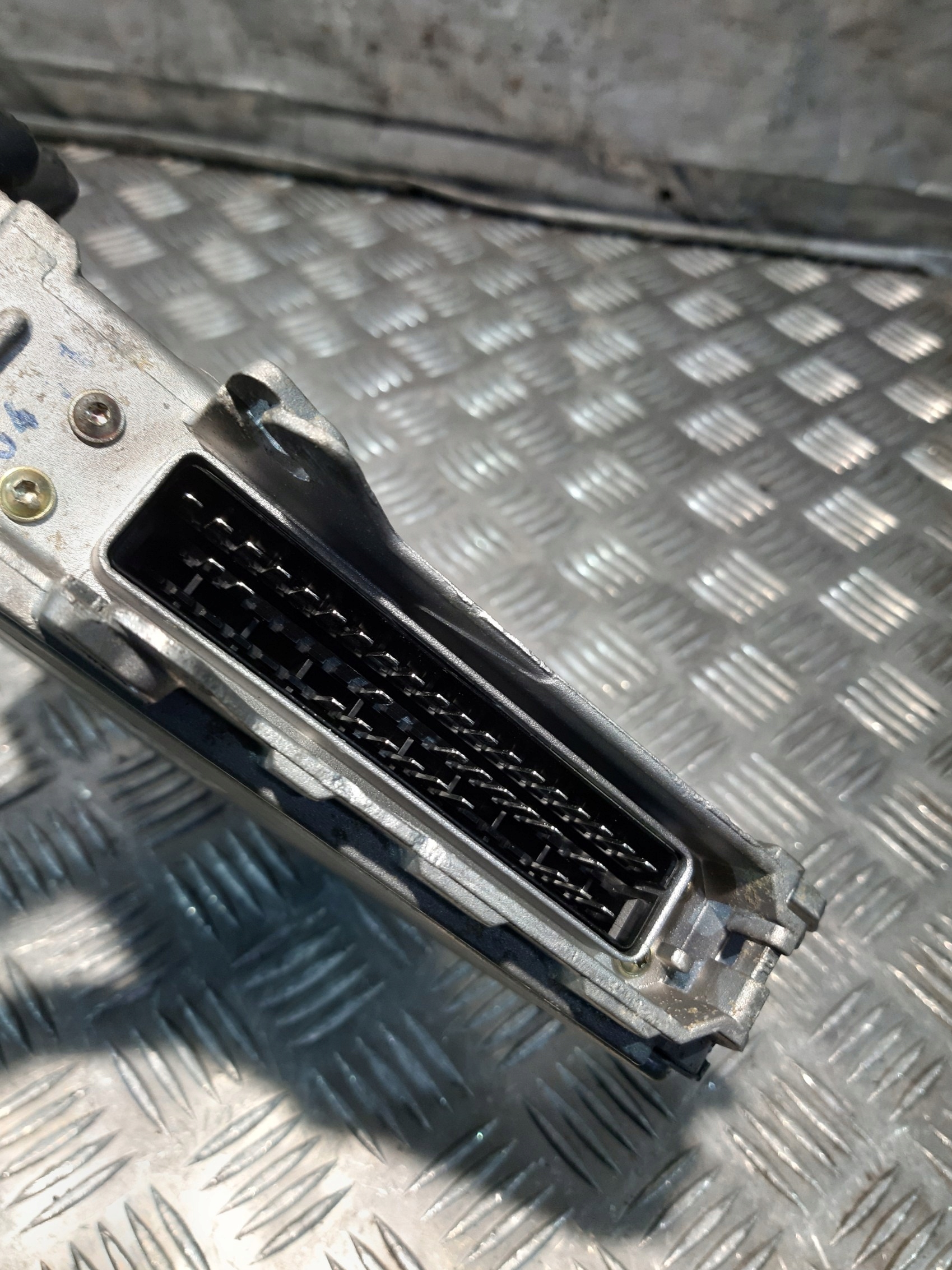 control unit of the engine Mercedes A0004460739 0281001334
