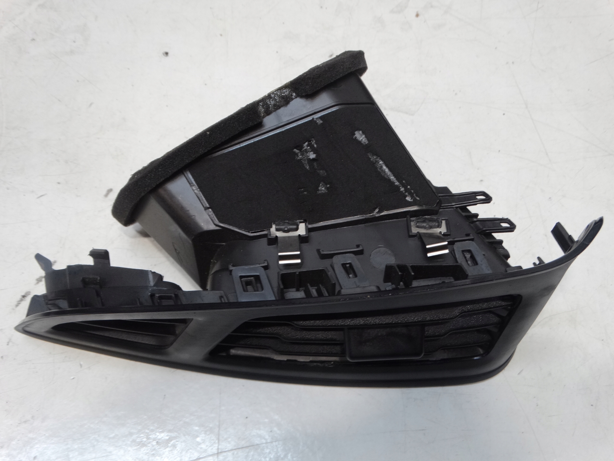 grid air conditioning devices left front FORD FOCUS MK3 LIFT 17R. BM51-018B09