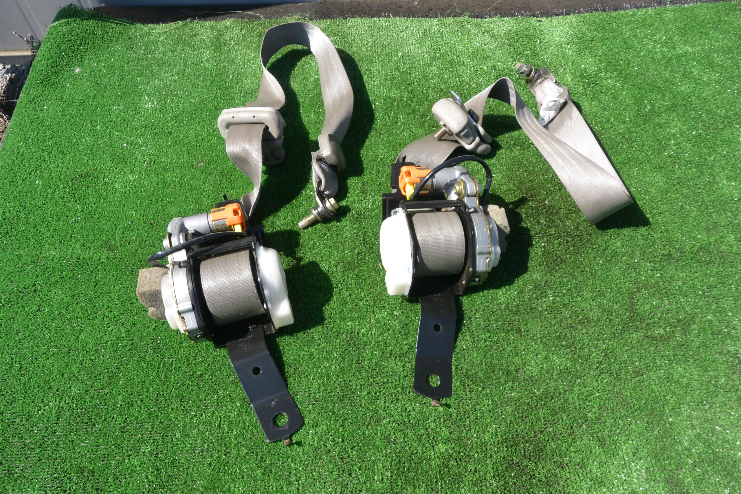 NISSAN MAXIMA A33 ремені передній лівий правий без KPL