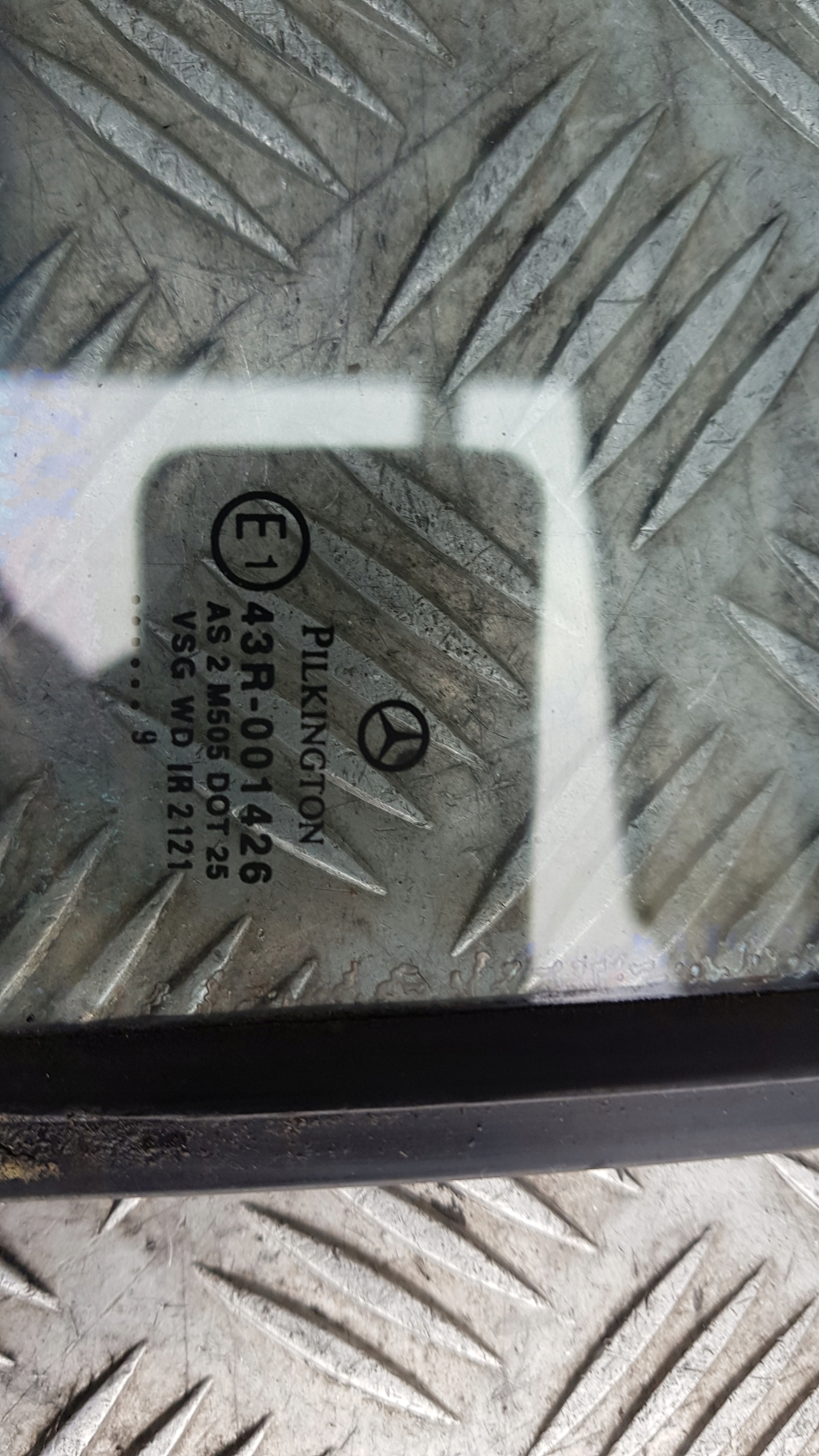 MERCEDES W220 window right rear part TROJKAT bodywork
