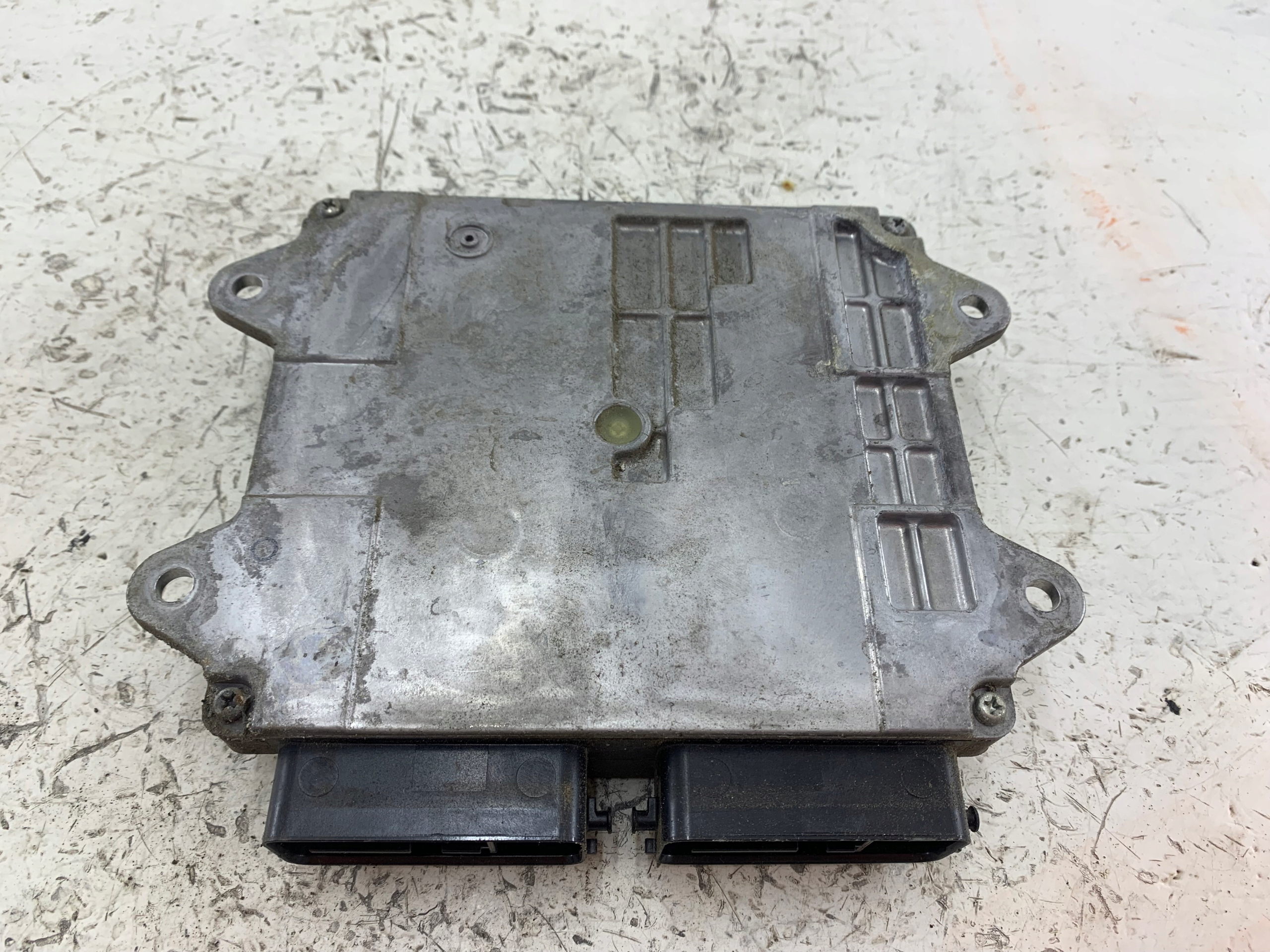 MITSUBISHI COLT VI 1.5 DID control unit of the engine 1860A553