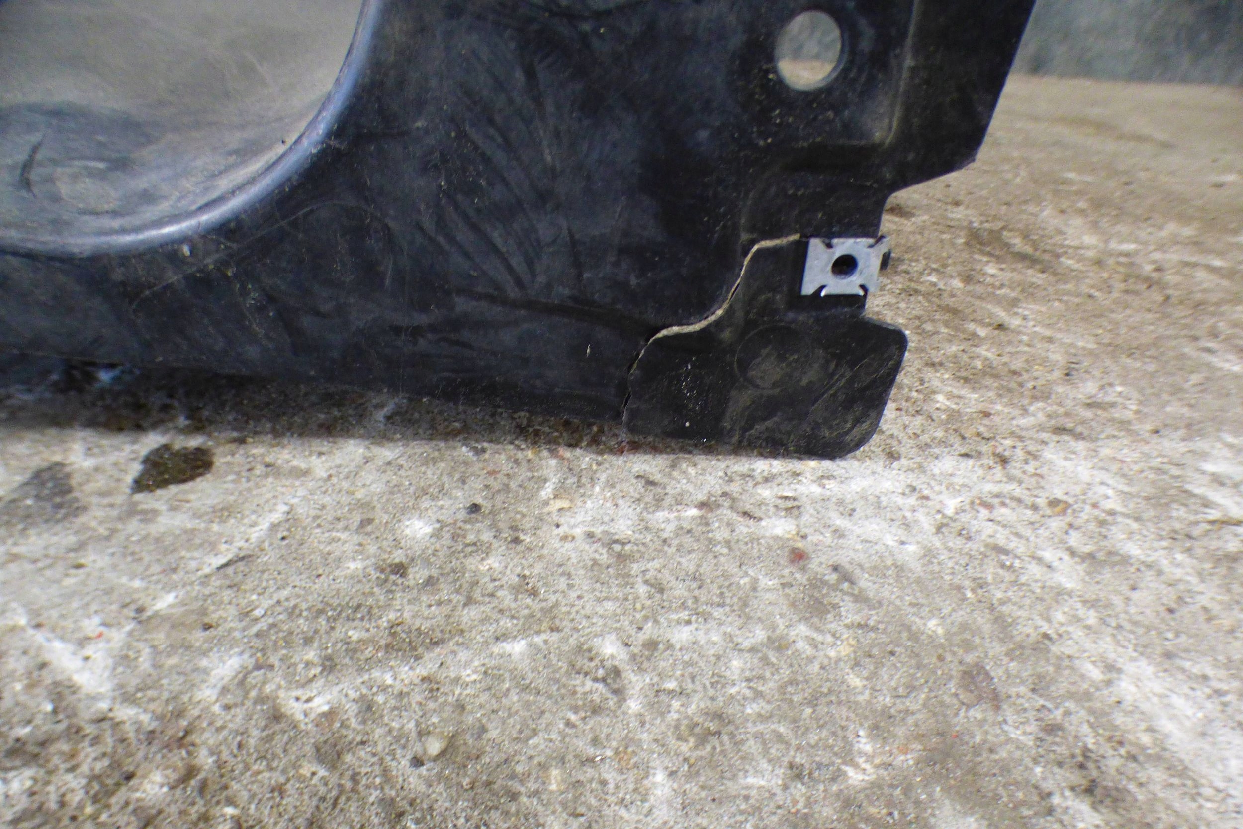Skoda Kamiq mudguard left rear part 658810969