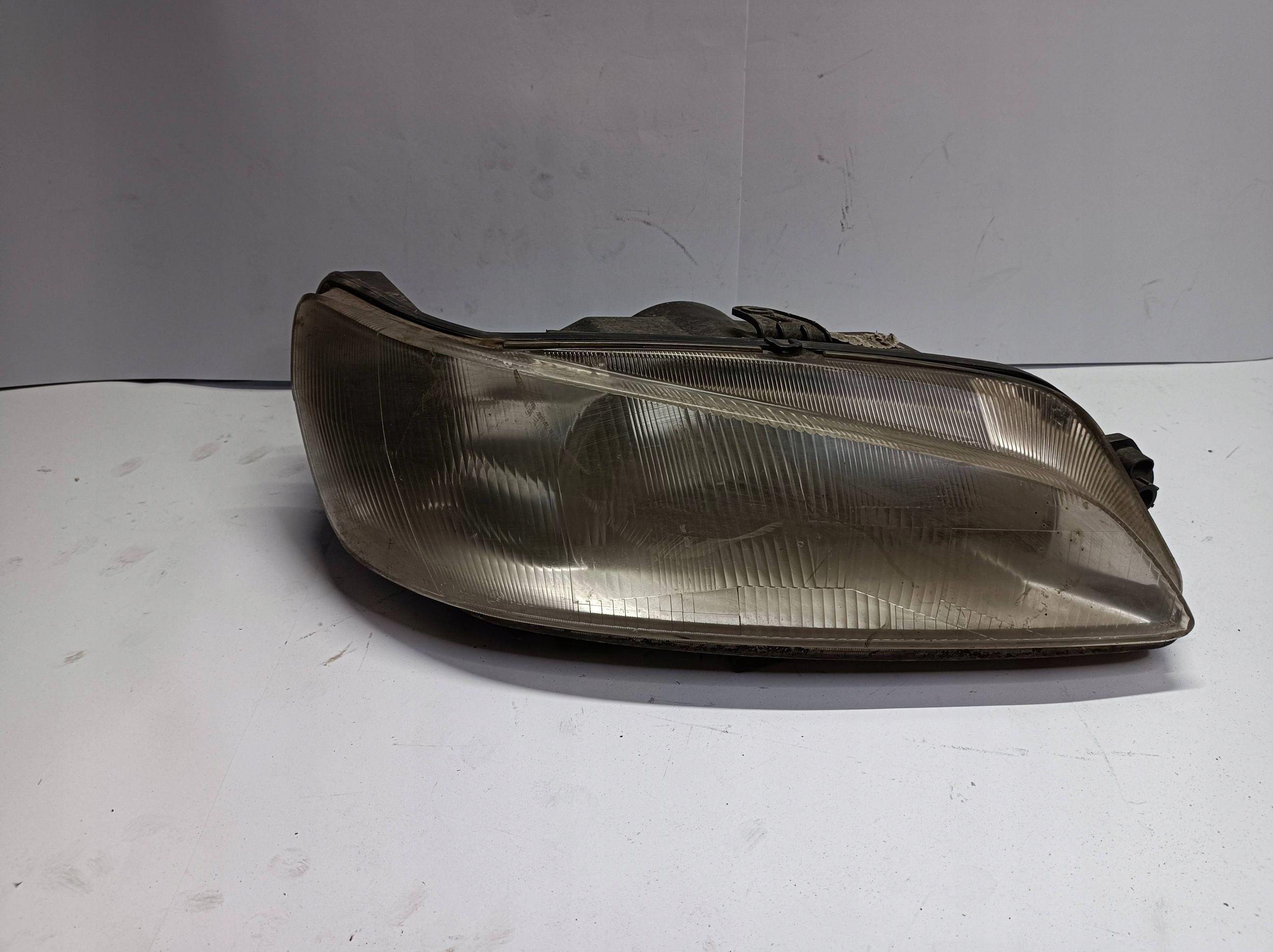 light Reflektor front right Peugeot 306 II 88203989D