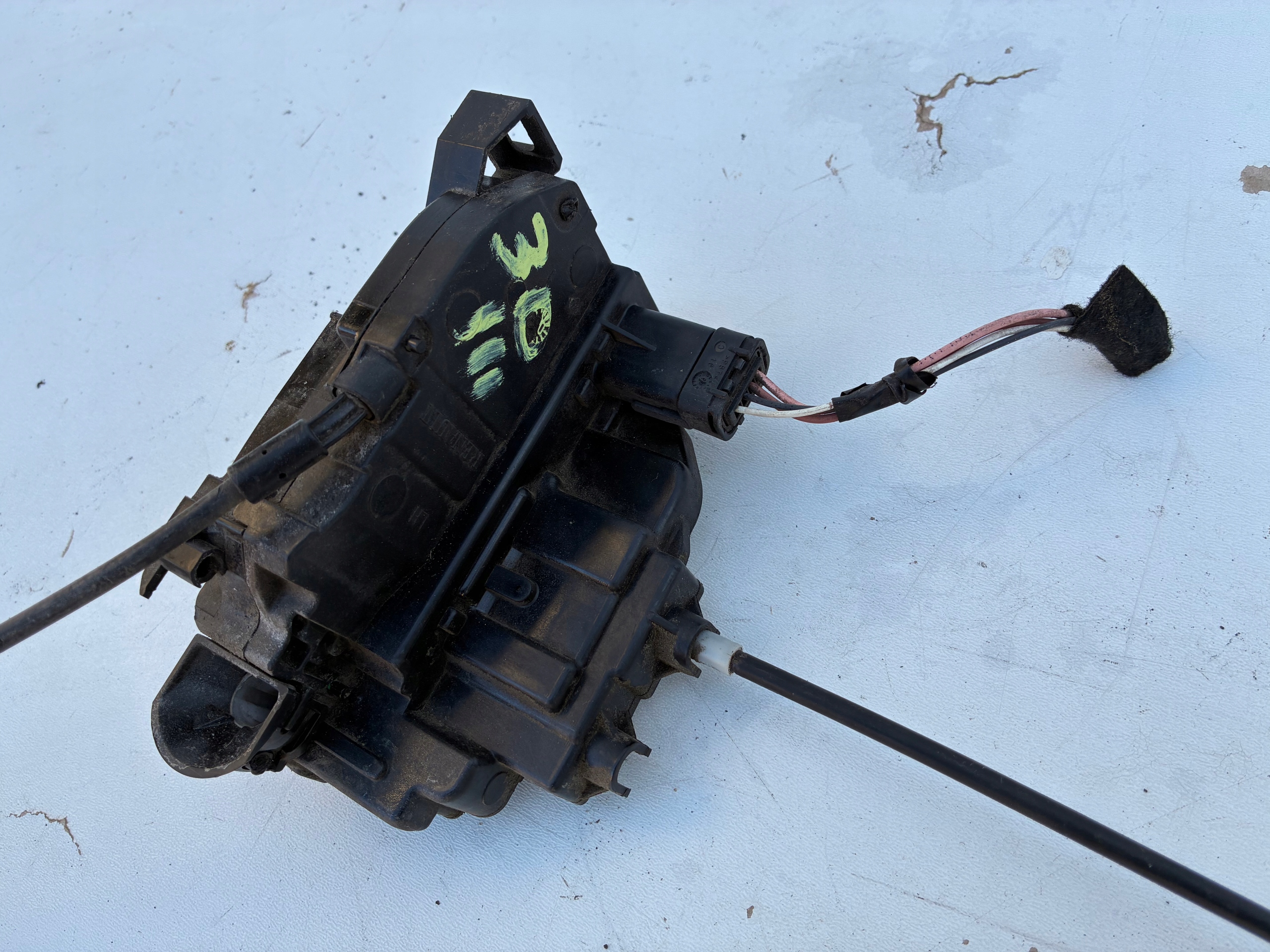 lock door driver´s left front Renault Clio III 4PIN 3drzwi 05-12r.