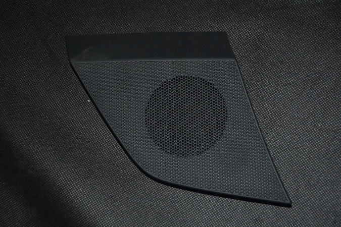 BLENDA GŁOŚNIKA PRAWA AUDI Q7 4M0857228