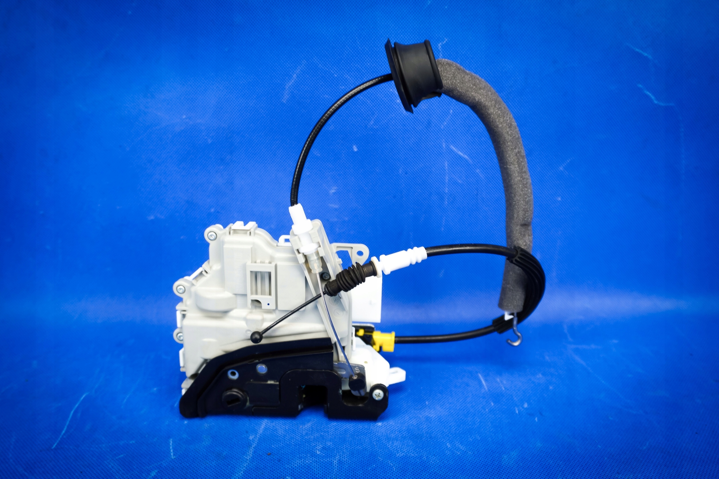lock door left rear part Audi A3 8V A4 A5 8K0839015H