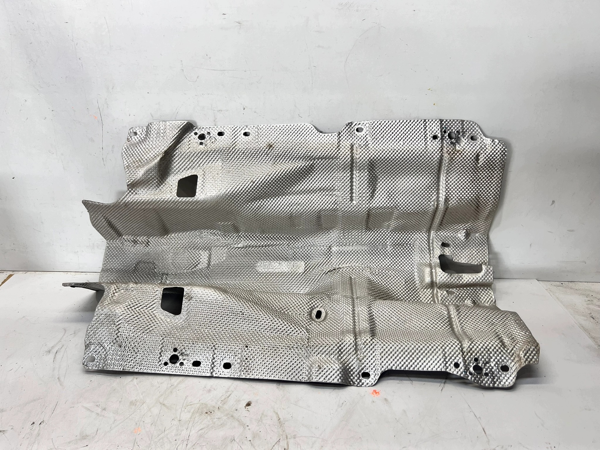 blende abdeckung hitzeschutz mitteltunnel AUDI A4 B9 A5 8W 8W0804160C