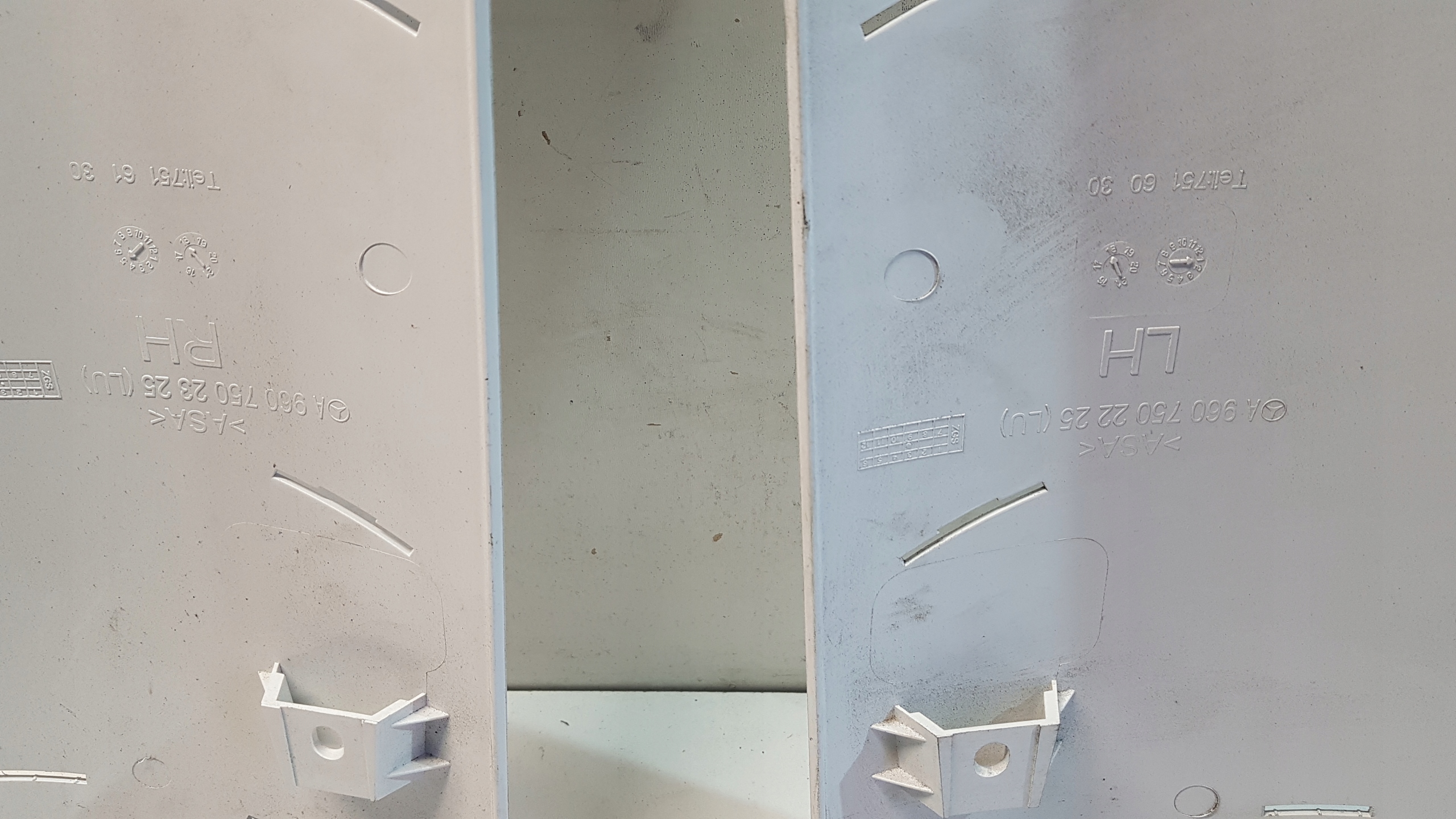 MERCEDES ACTROS MP4 POLICZEK POLIK BOCZEK 9607502325 A9607502225 Producent części Mercedes-Benz OE