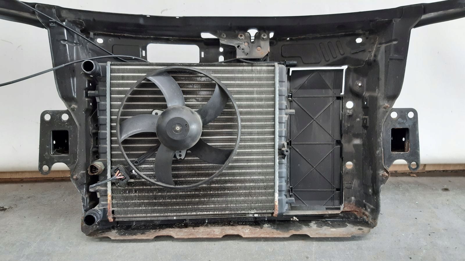 support panel for radiators pillar iron radiator Skoda Fabia II 1,4 16V