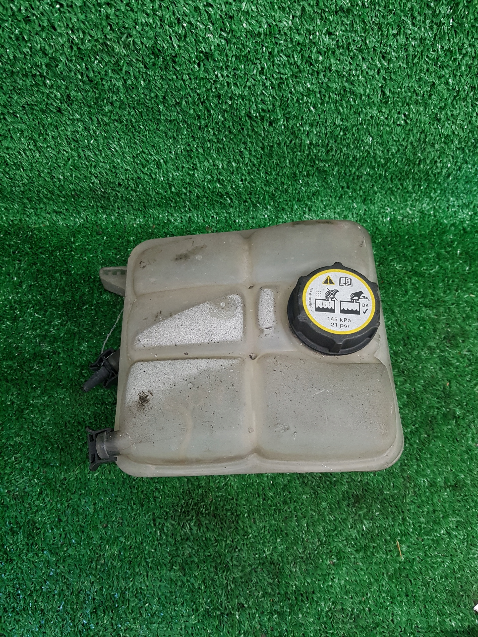 Réservoir eau FORD FOCUS MK3 8V61-8K218AE