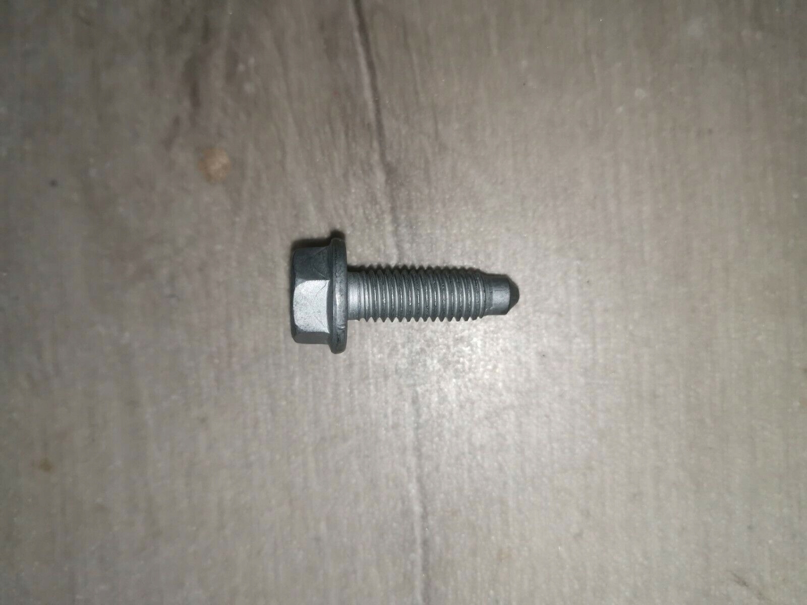 

Śruba sześciokątna kołnierzowa Vw N10127707 2szt