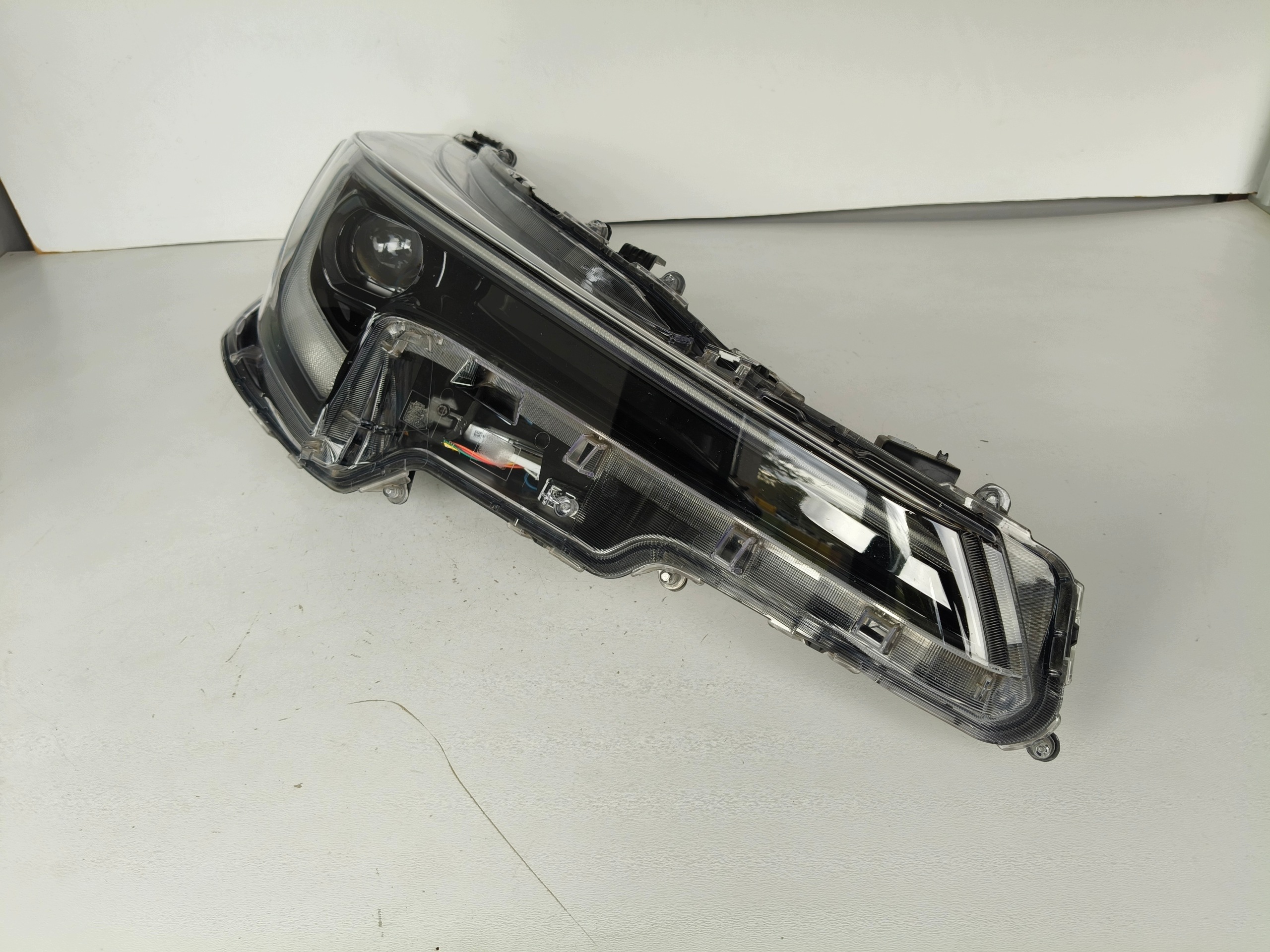 feu droit REFLEKTOR TOYOTA COROLLA E21 22- LIFT FULL LED