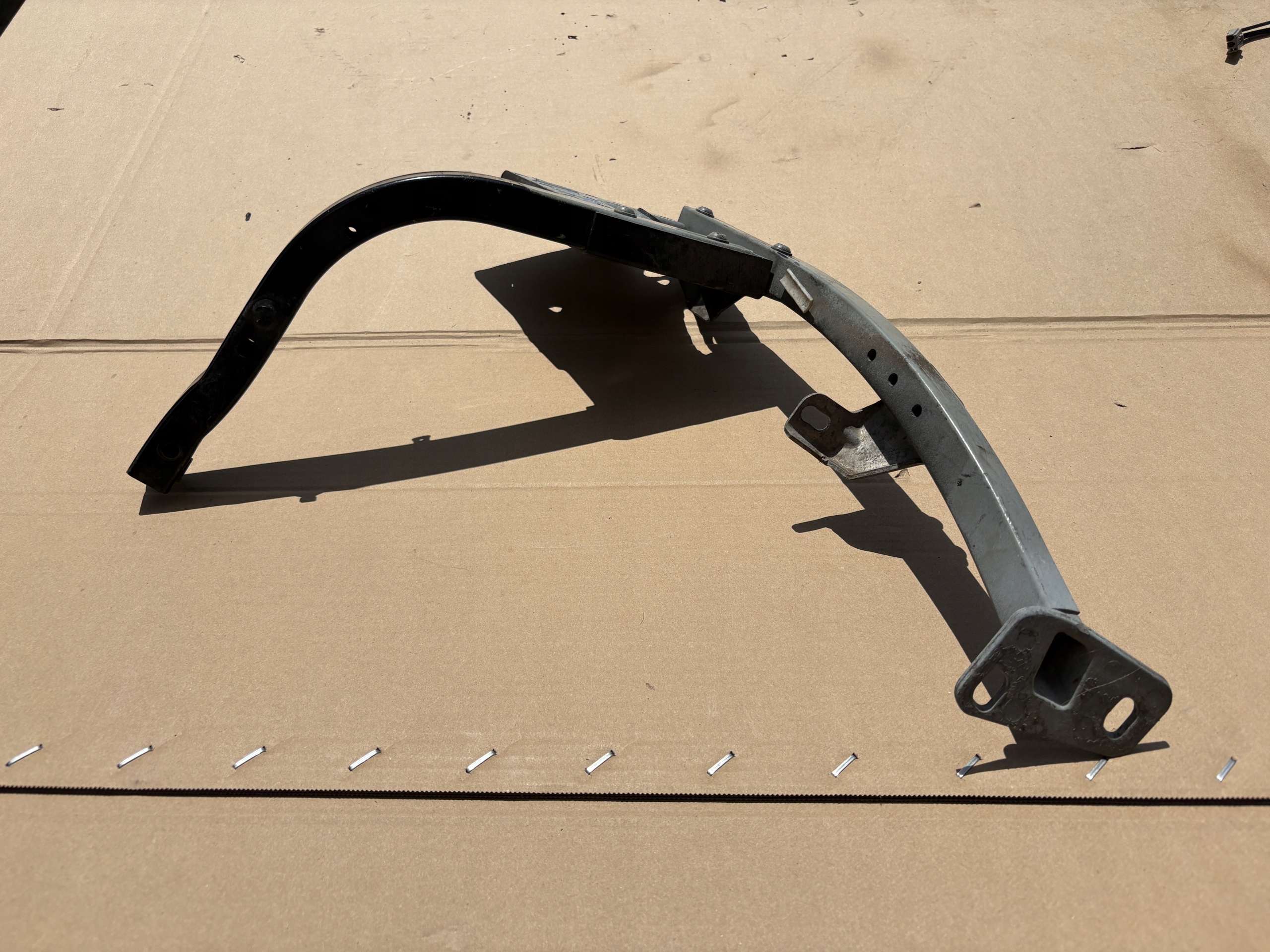 AUDI A8 D3 Support plaque Console Aile Droite Avant 4E0821138F