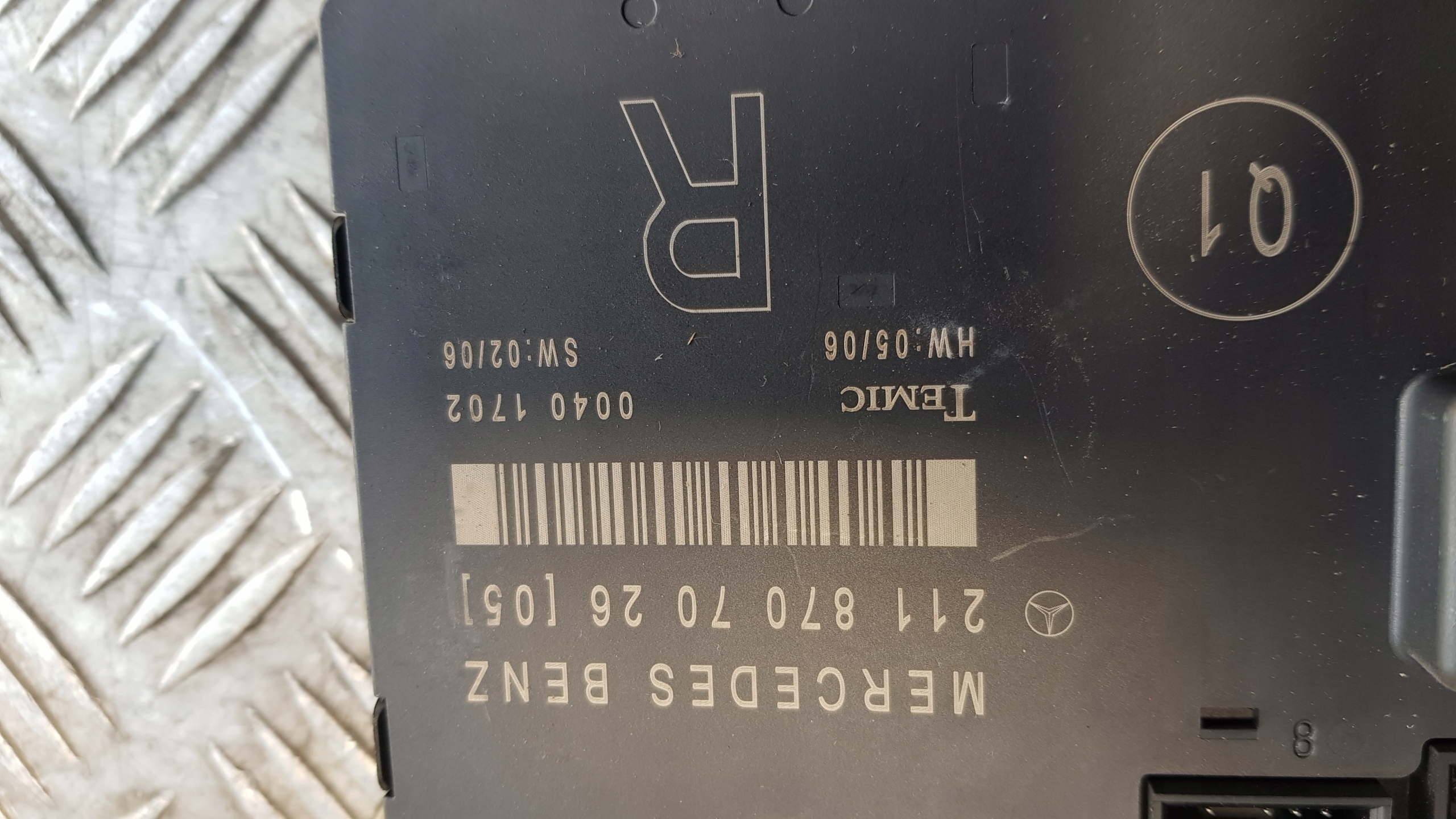 MERCEDES W211 MODUŁ DRZWI PRAWY PRZÓD 2118707026 Numer katalogowy części 2118707026