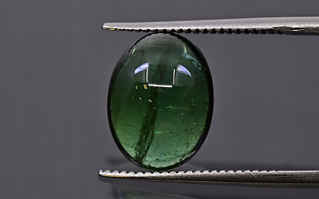 Turmalín kabošon ovál 10,7x8,3 mm