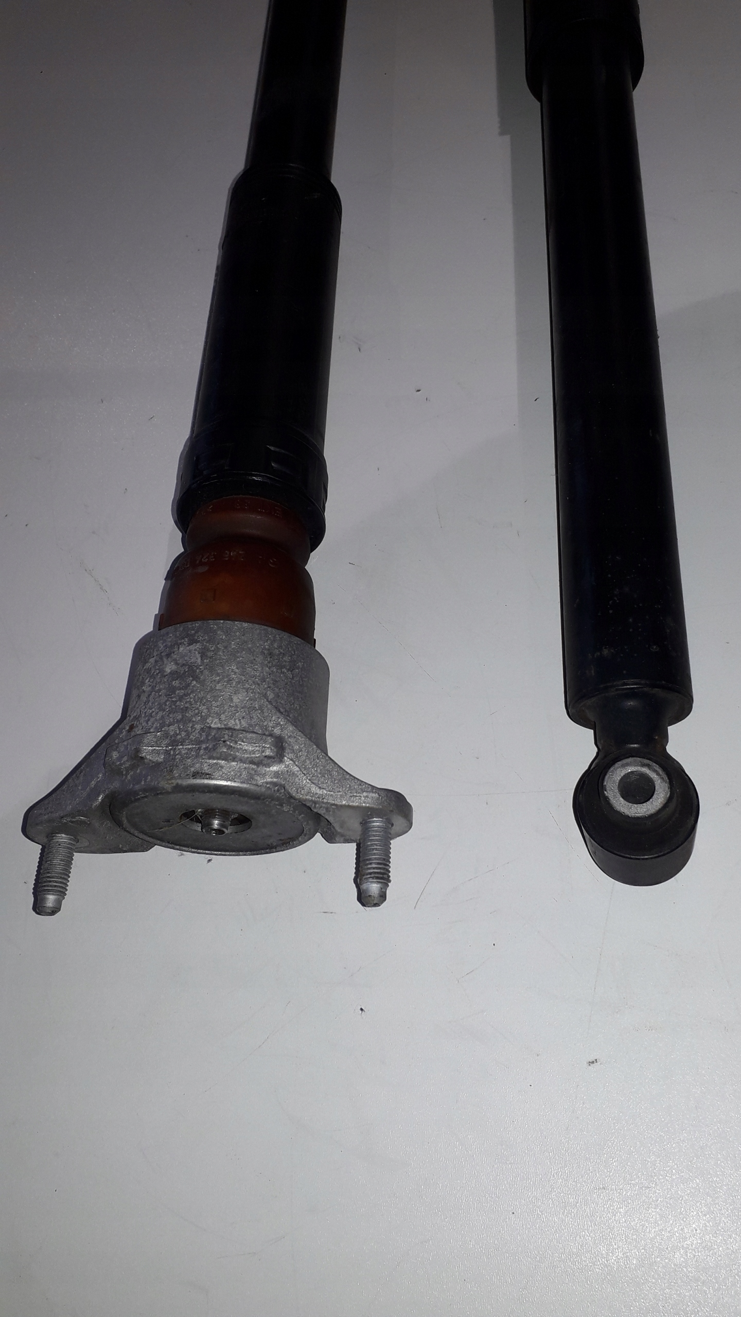 MERCEDES BENZ A200 W176 STOSSDÄMPFER HECK