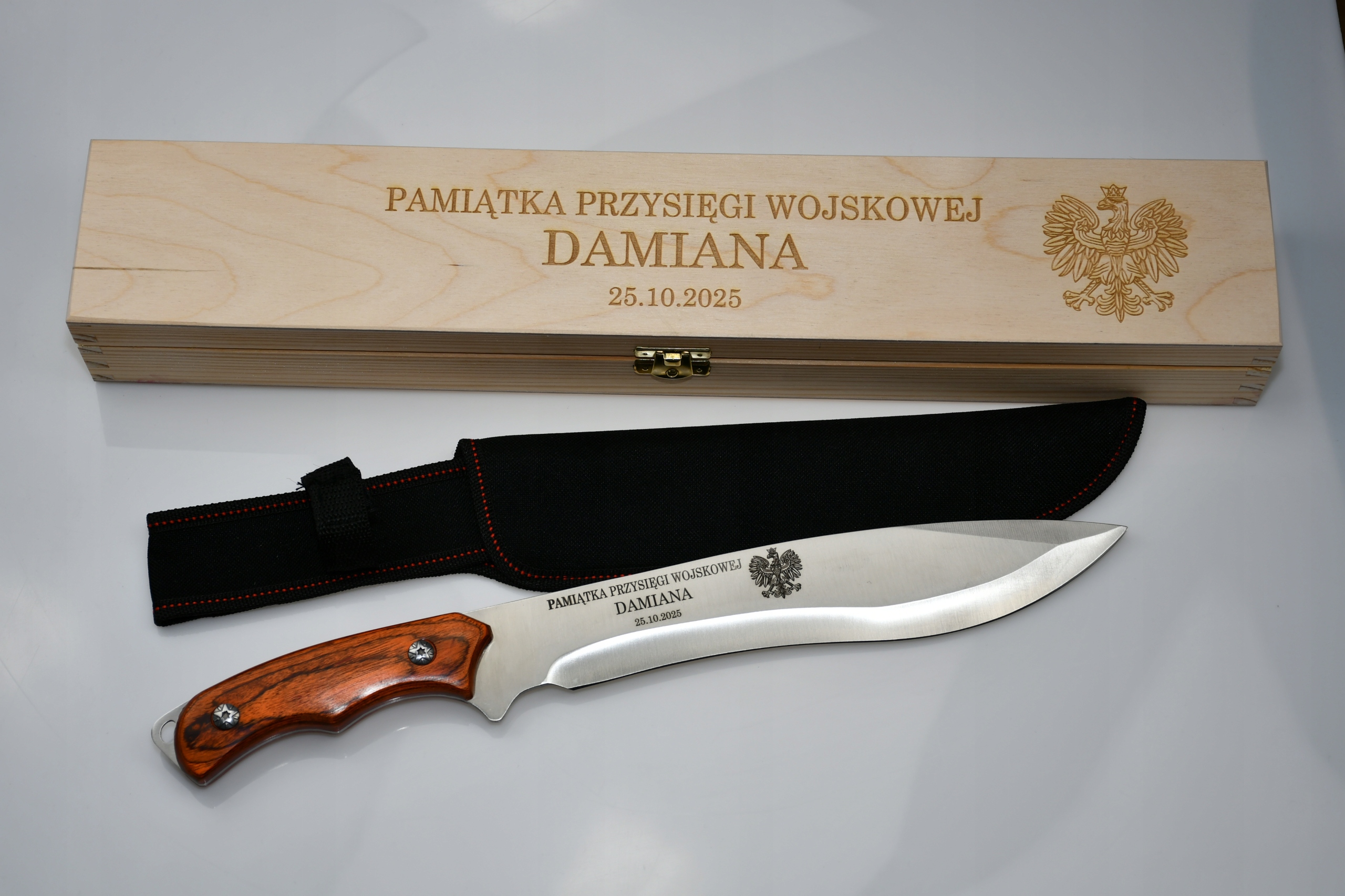 Krabička s vojenským nožem, Dárek s gravírováním pro Přísahu